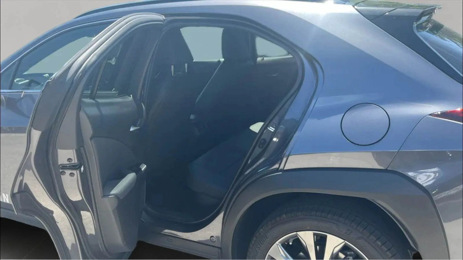 Zunanja slika - Lexus UX HYBRID - LEXUS UX 250H AWD 5D E-CVT F SPORT DESIGN BITONE - 11