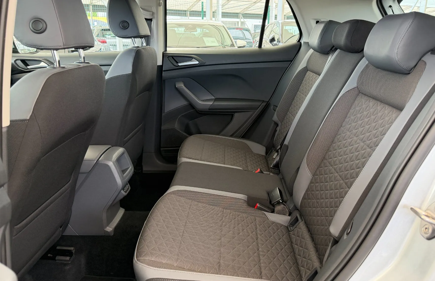 Zunanja slika - Volkswagen T-Cross - Style 1.0 TSI  SLO-1.LASTNIK KAMERA-LED ŽAROMETI - 10