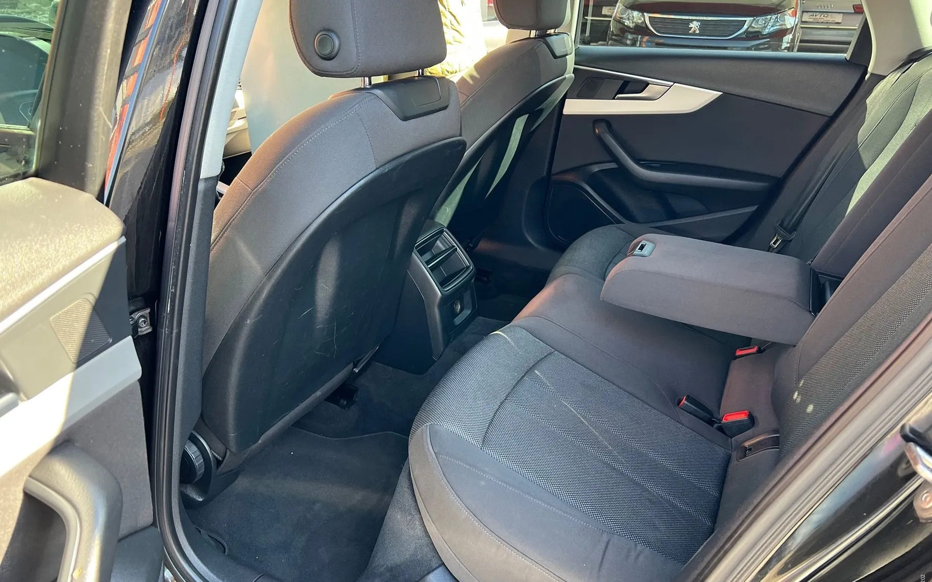 Notranja slika - Audi A4 Avant - 2.0 TDI-BI-XENON-LED-NAVIGACIJA-PDC-TEMPOMAT... - 12