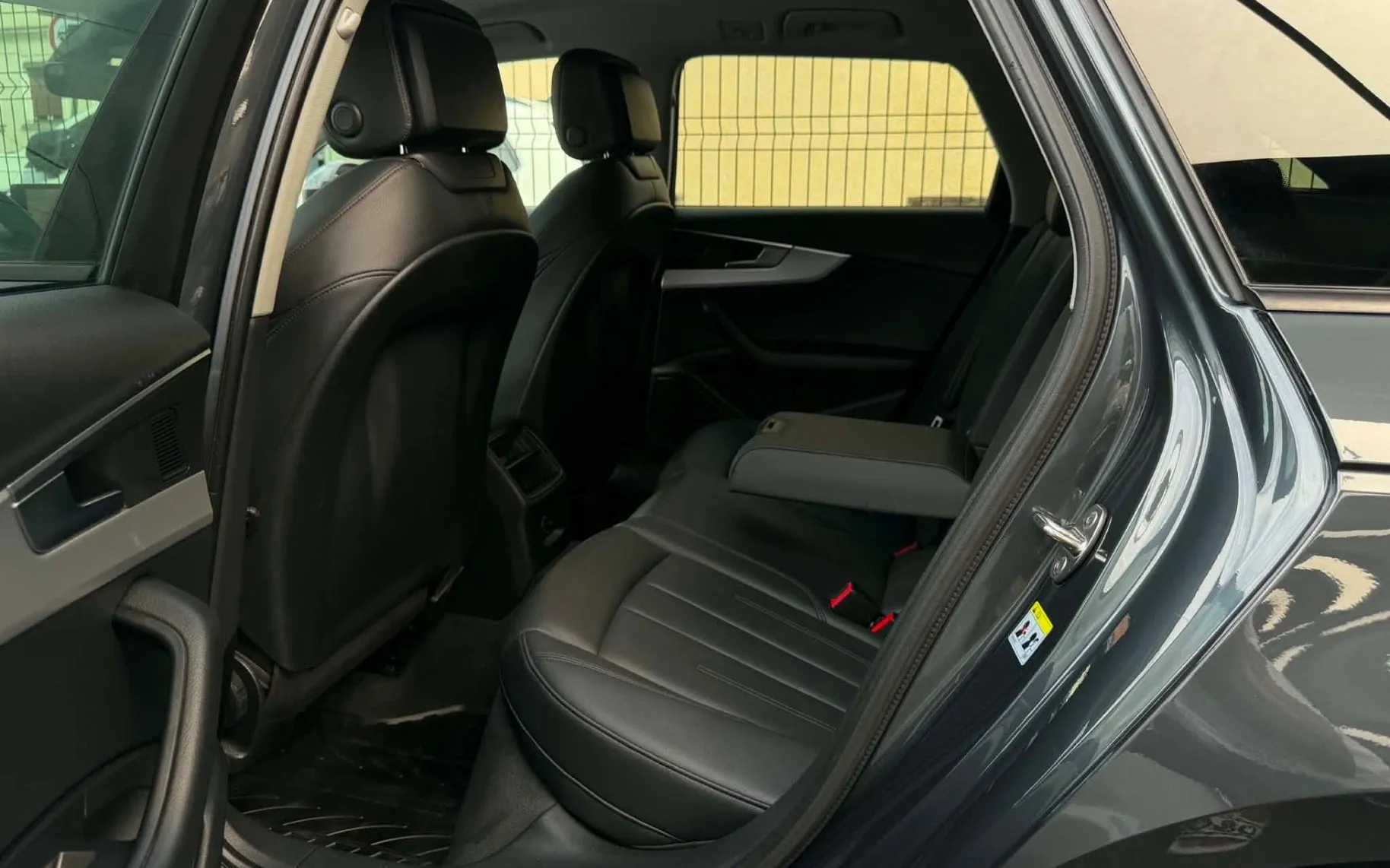 Notranja slika - Audi A4 Avant - 2.0 TDI-AUT-S LINE-BANG OLUFSEN-LIZING ZA TUJCE-.. - 10