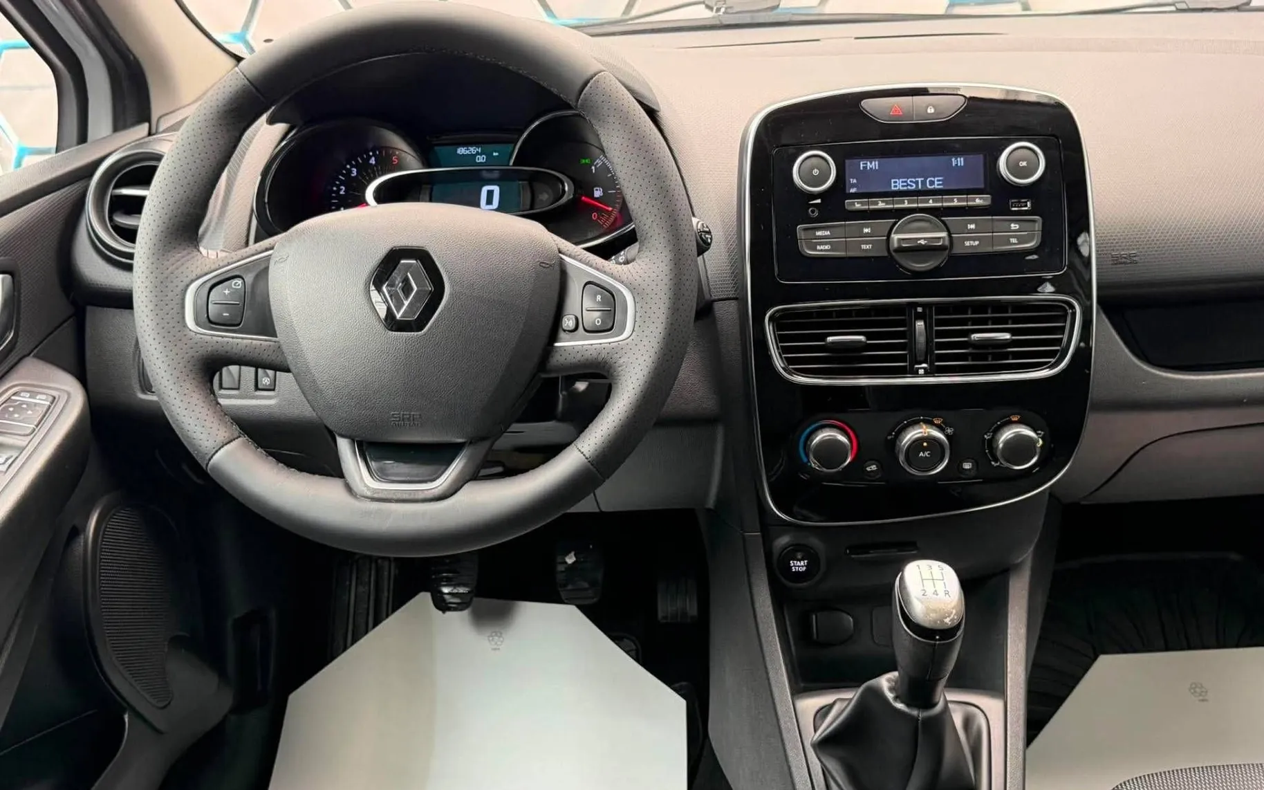 Notranja slika - Renault Clio - 1.5 DCI•OPRAVLJEN VELIK SERVIS•FACELIFT•TEMPOMAT•. - 9