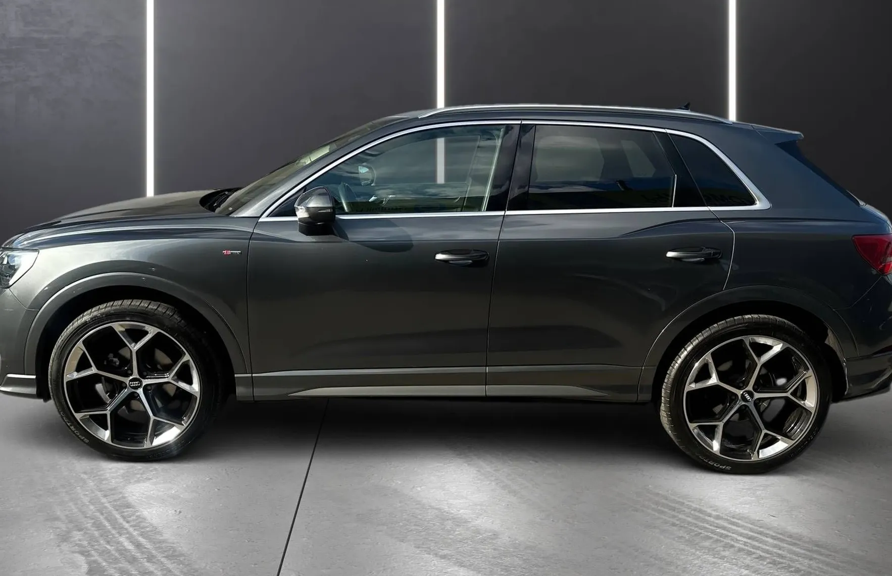 Zunanja slika - Audi Q3 - 35 TFSI S-LINE NAVI ACC MRTVI KOTI LINE ASSIST T - 4