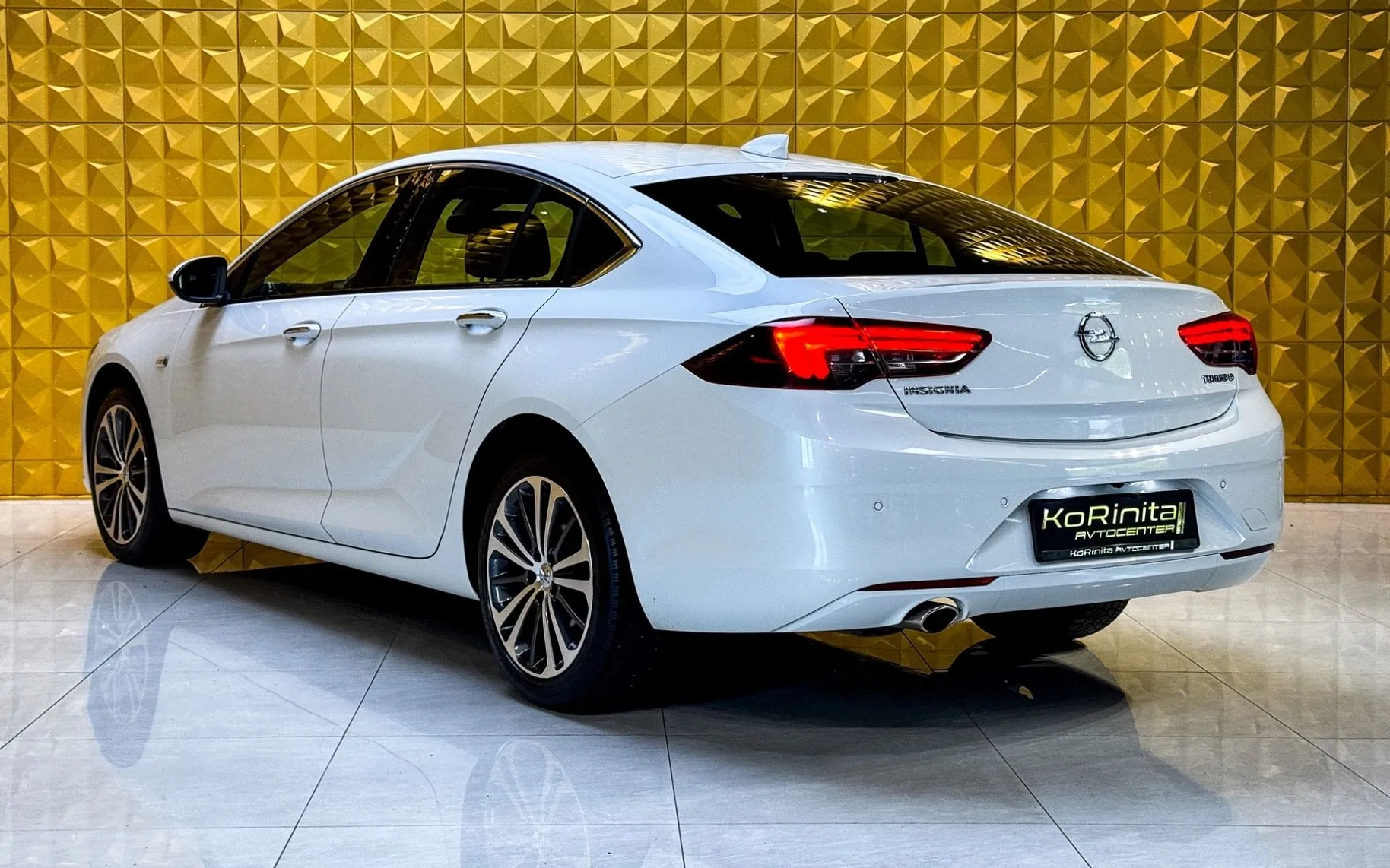 Notranja slika - Opel Insignia - 2.0 CDTI AUT. HEADUP-KAMERA-BOSE-GRETJE VOLANA - 9