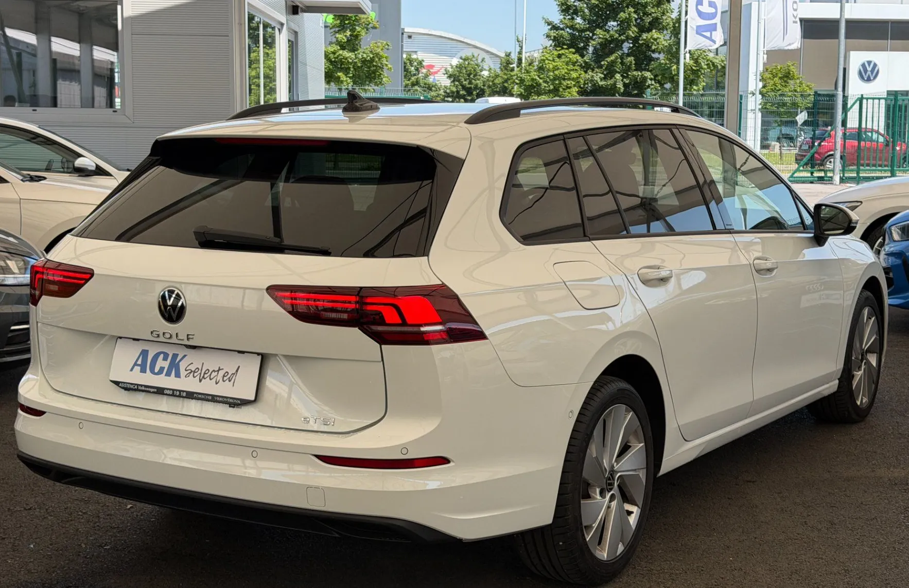 Zunanja slika - Volkswagen Golf - Variant 1.5 eTSI 4ALL DSG SLO - V GARANCIJI - 6