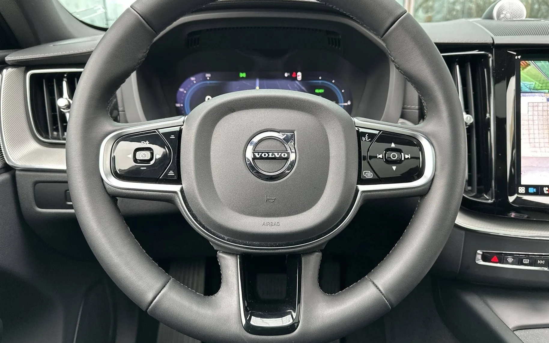 Notranja slika - Volvo XC60 - T8 TwE Ultim.Dark Recharge AT AWD ZRAČNO BW PANO - 13