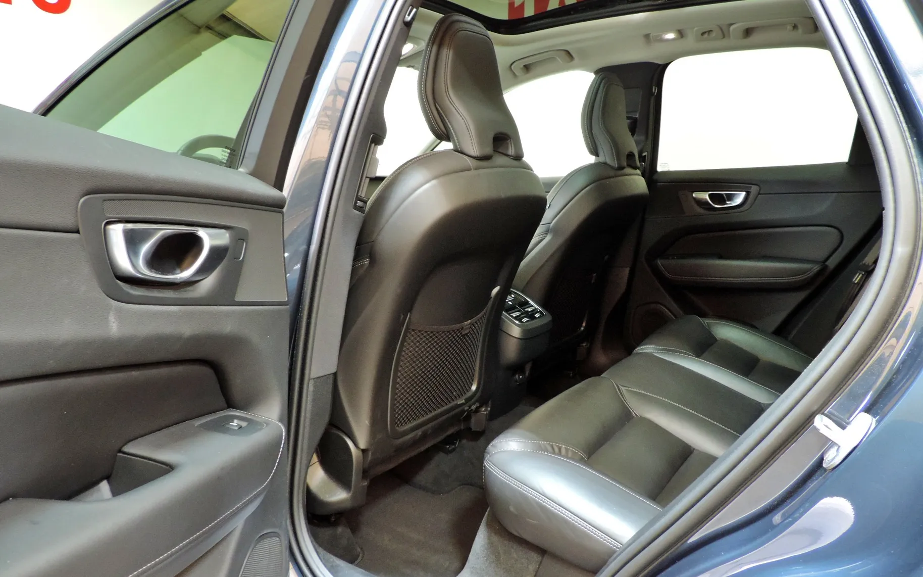 Zunanja slika - Volvo XC60 - B5P AWD Ultimate Dark Avt. LED-KAMERE 360-PANORAMA - 10
