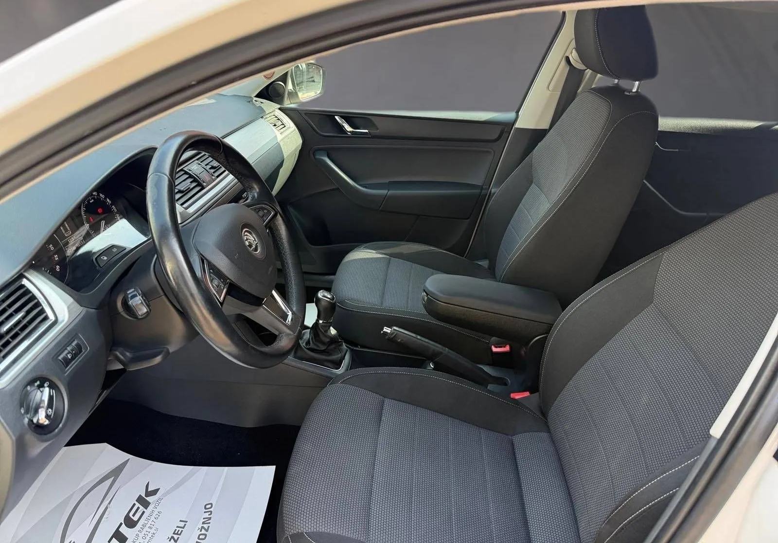 Notranja slika - Škoda Rapid - 1.6 TDI 77 kW Elegance... - 10