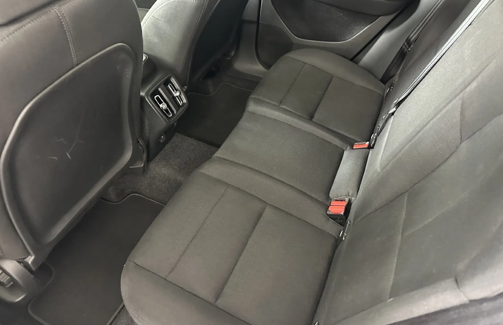 Zunanja slika - Volvo XC40 - D3 AWD Momentum Avt. KAMERA.NAVI.ALU.4X4.TOP - 6