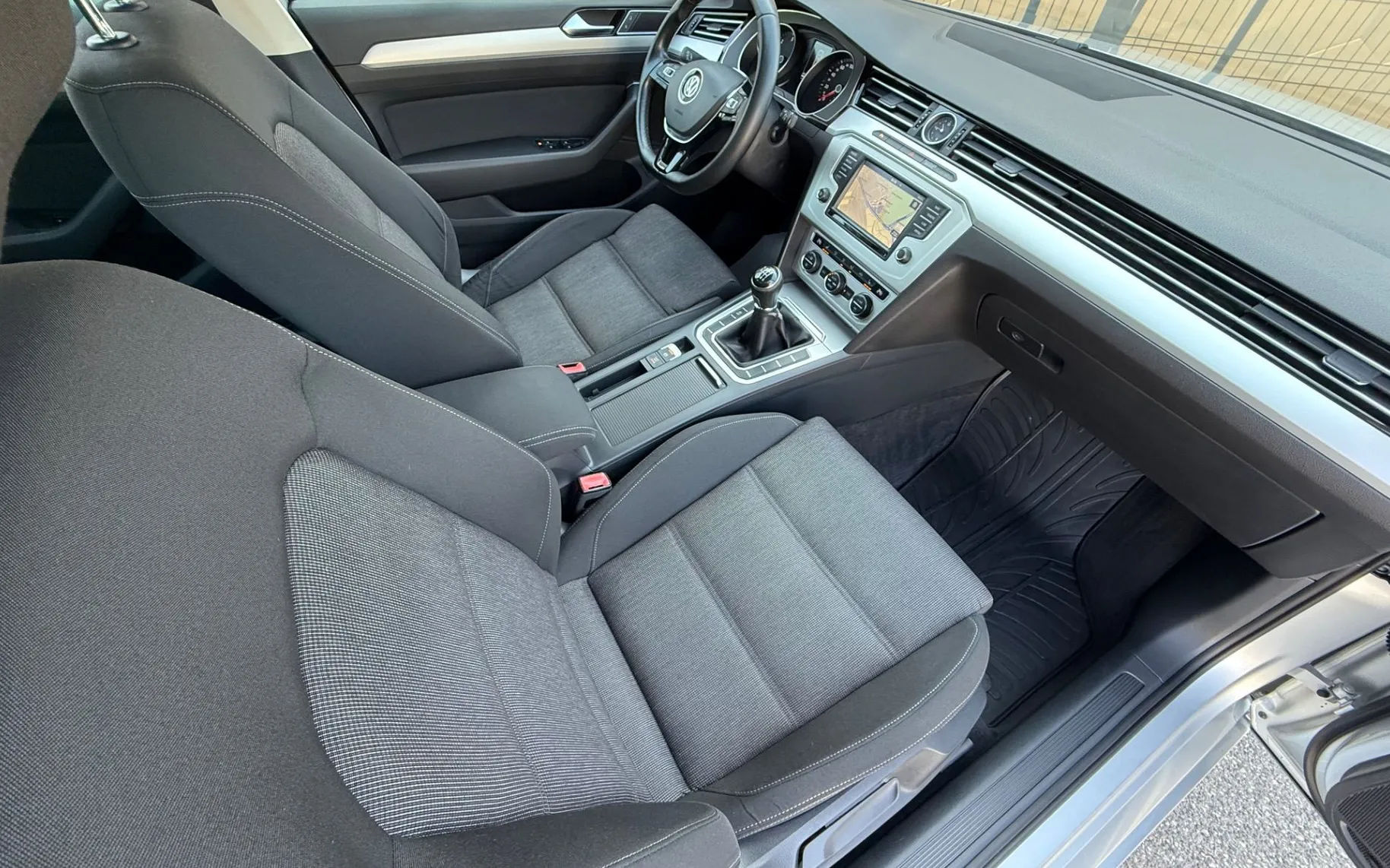 Zunanja slika - VW Passat - 2.0 TDI BMT Highline-Slovensko poreklo-Vel. serv.. - 13