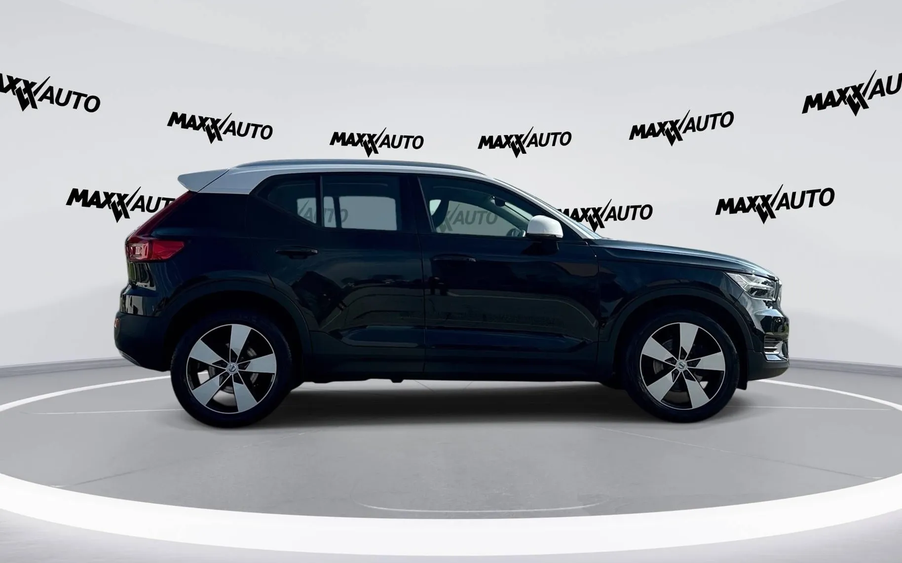 Zunanja slika - Volvo XC40 - B4 P AWD Momentum Pro Avt. - 4