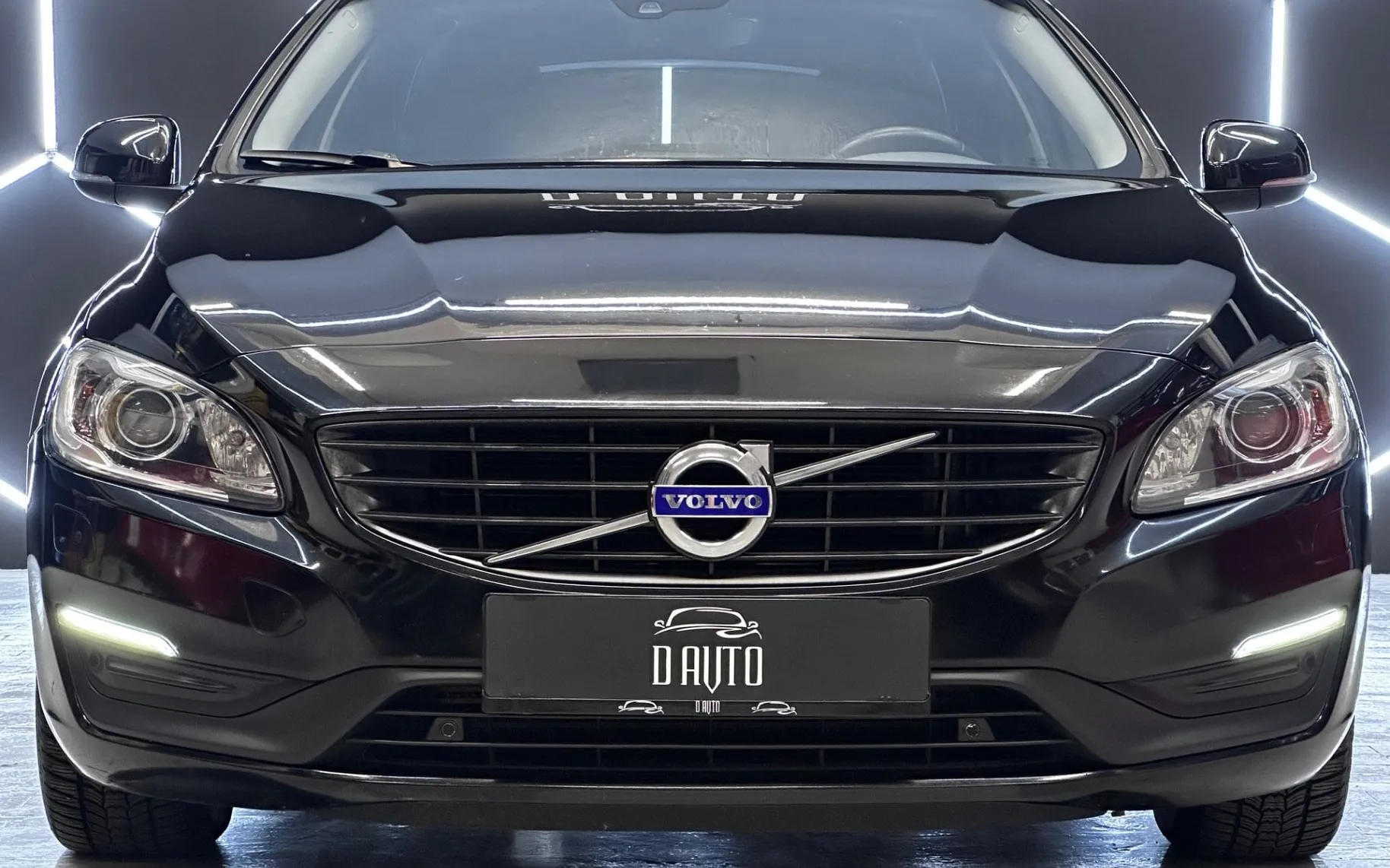 Zunanja slika - Volvo V60 - 2.0D KAMERA-NAVI-BIXENON-GRETJE SEDEZEV-PDC... - 2