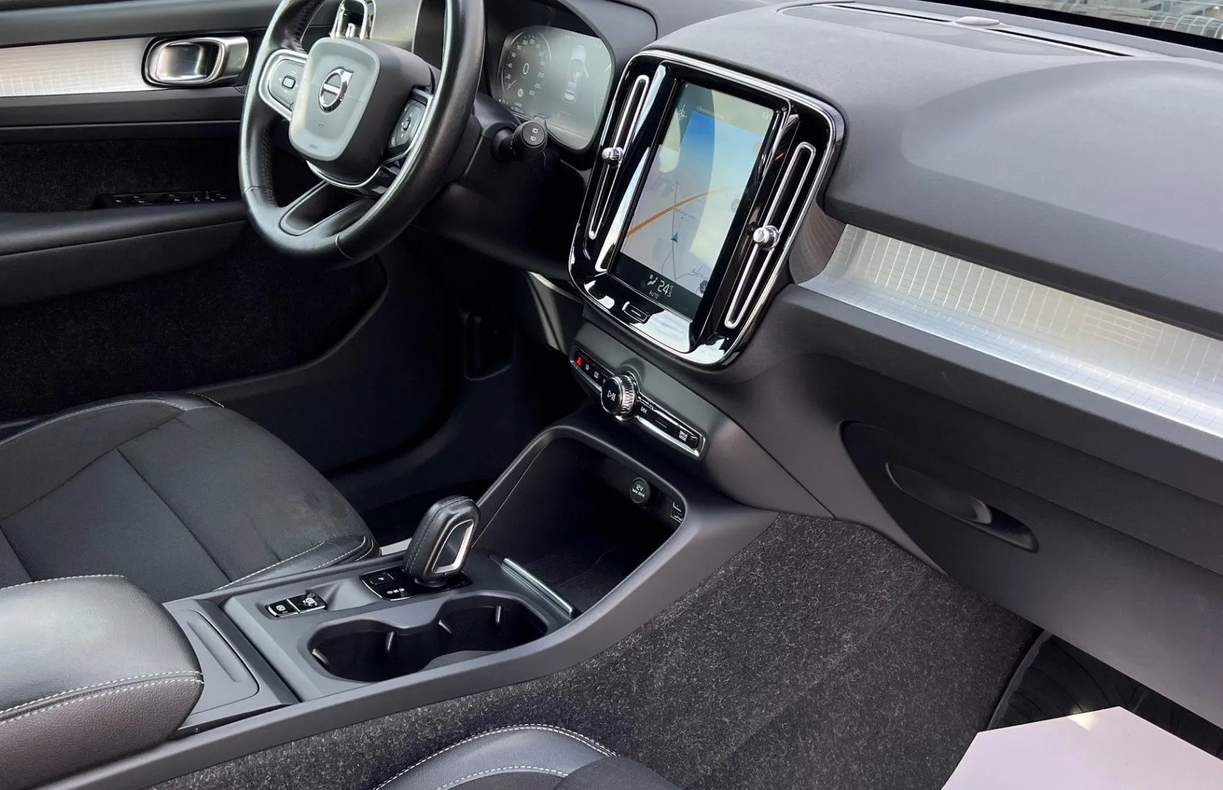 Zunanja slika - Volvo XC40 - D3+LED+NAVI+KAMERA+ALU+KEYLESS GO+AUTO HOLD - 15