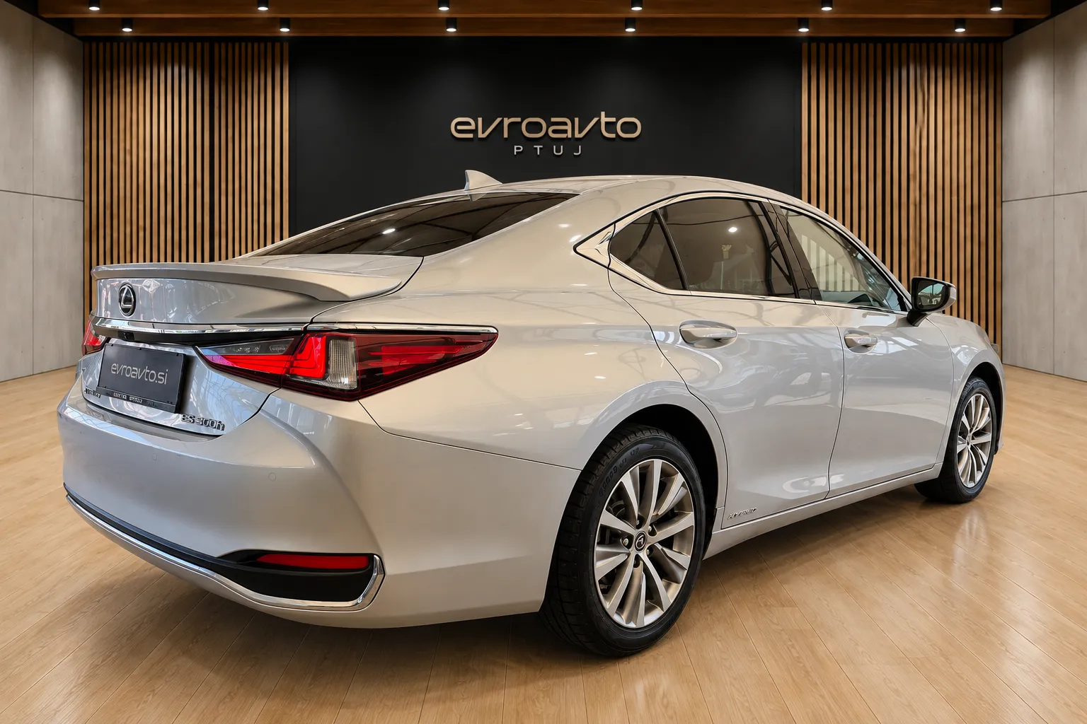 Notranja slika - Lexus ES - 300h Executive Avt.Redno servisiran - 7