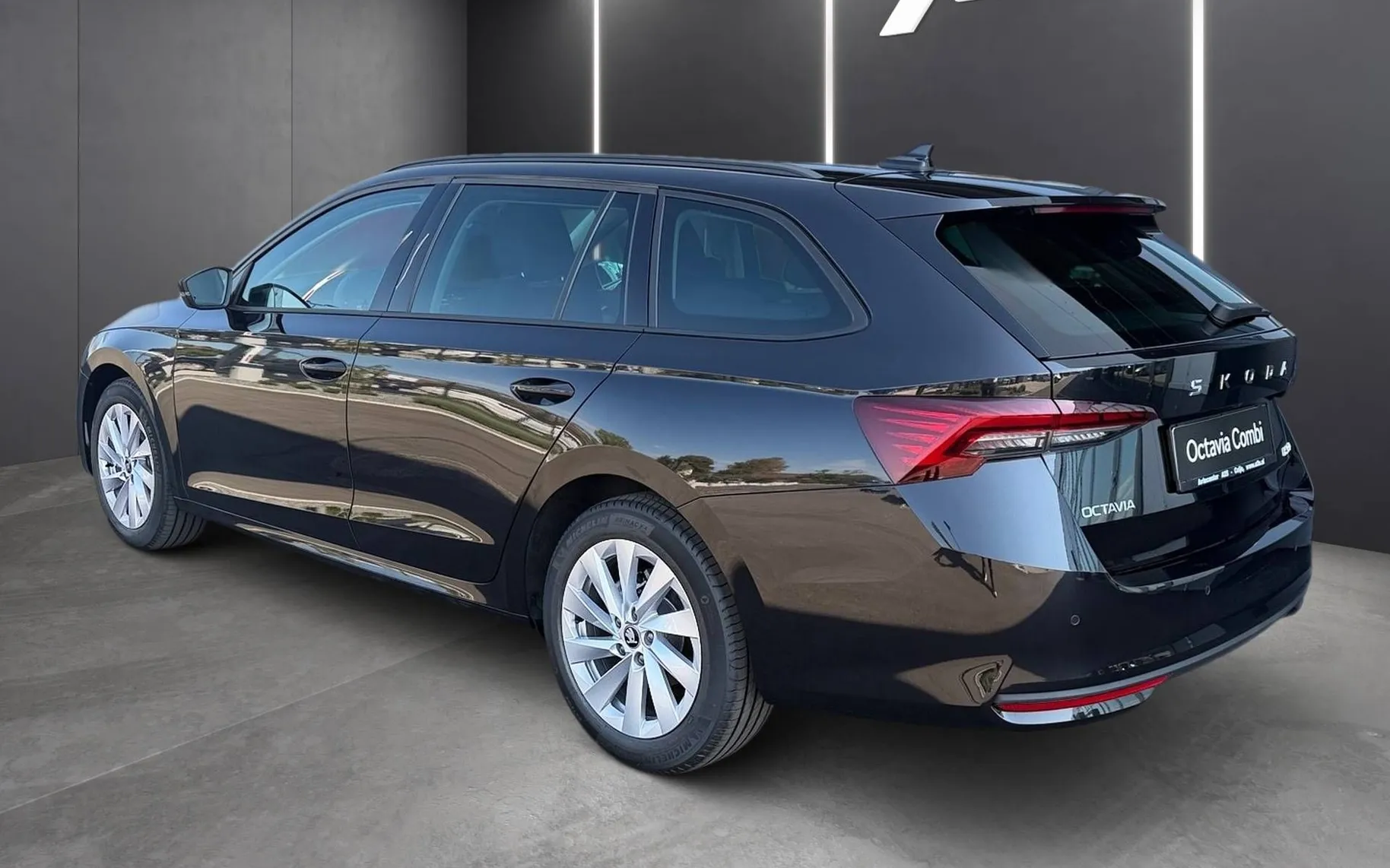 Zunanja slika - Škoda Octavia - Combi 1.5 TSI mHEV Family DSG - 4