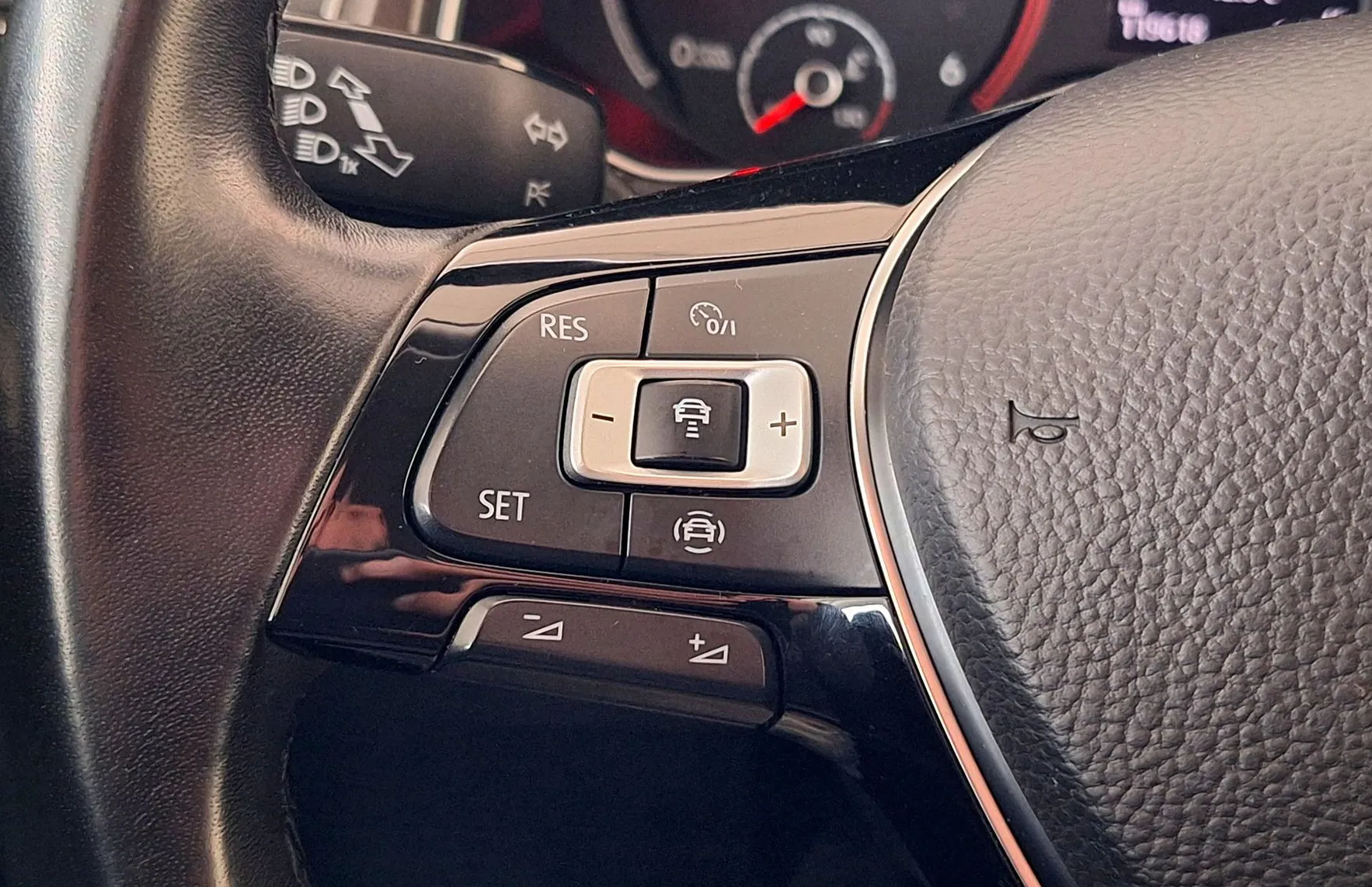 Zunanja slika - Volkswagen T-Roc - 1.6 TDI Comfortline•SLO•GRETJE SEDEŽEV•KAMERA•PDC• - 19