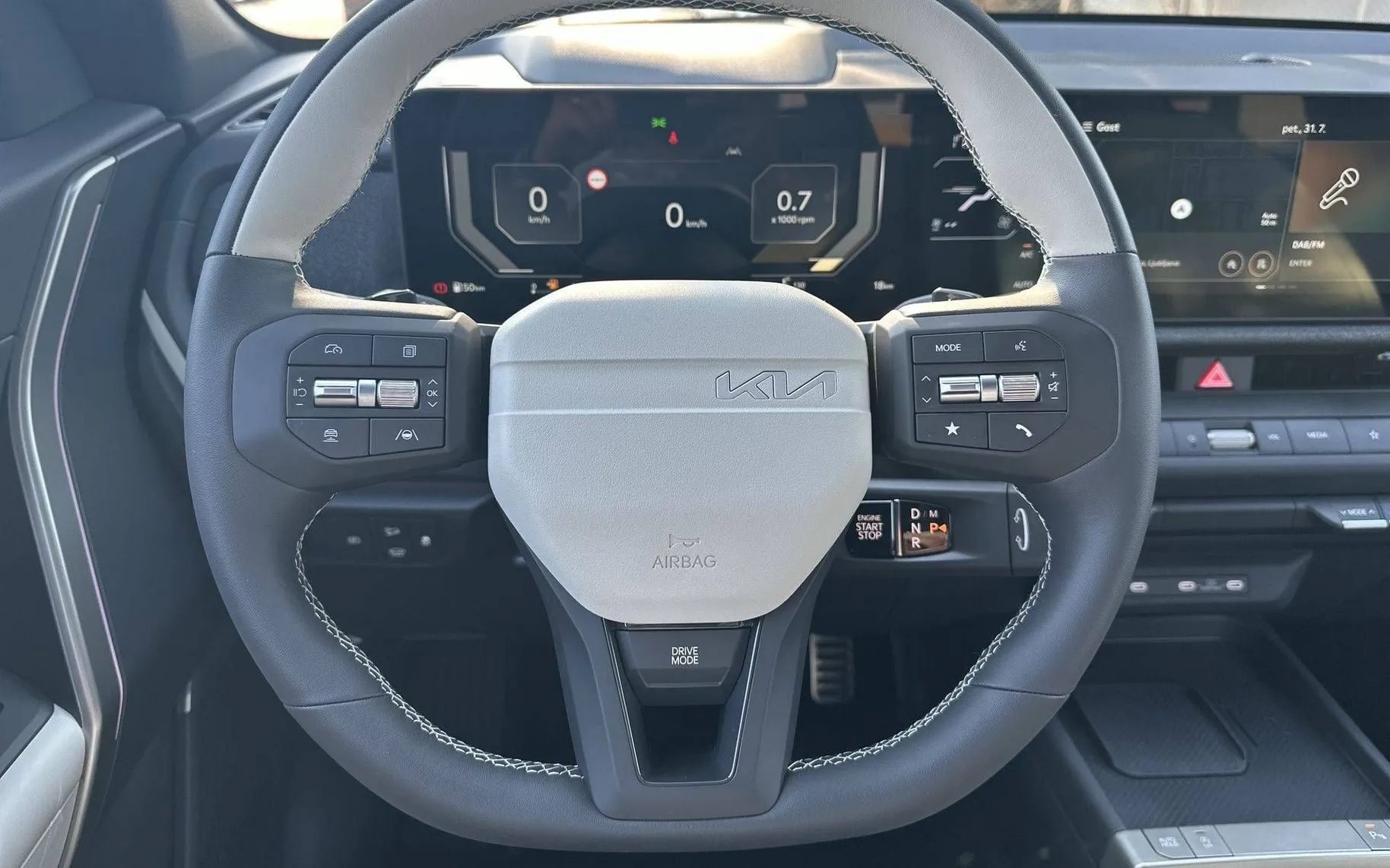 Notranja slika - KIA Seltos - 1.6 T-GDI GT-Line 7DCT - 14