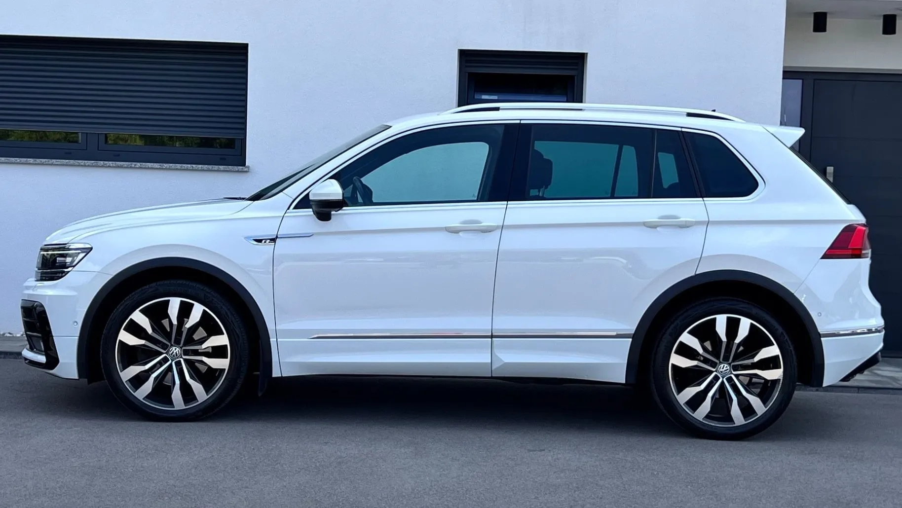 Zunanja slika - Volkswagen Tiguan - 2.0 TDI R-Line+4MOTION+ACC+4MOTION+KLJUKA+KAMERA.. - 4