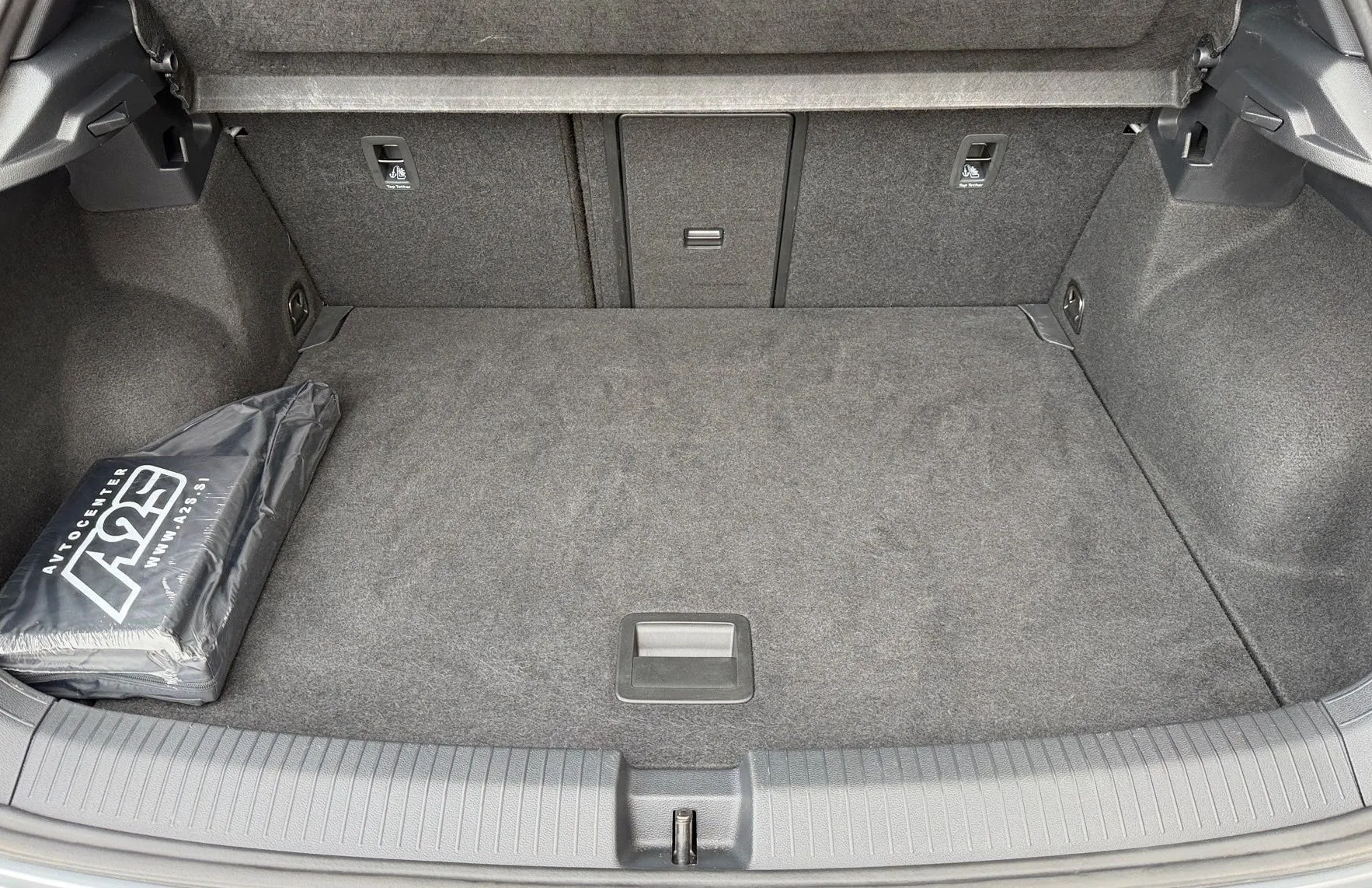 Zunanja slika - VW T-Roc - 1.0 TSI R-Line 85 KW-IQ Light-ACC-PDC-Vzvr.kamera - 12