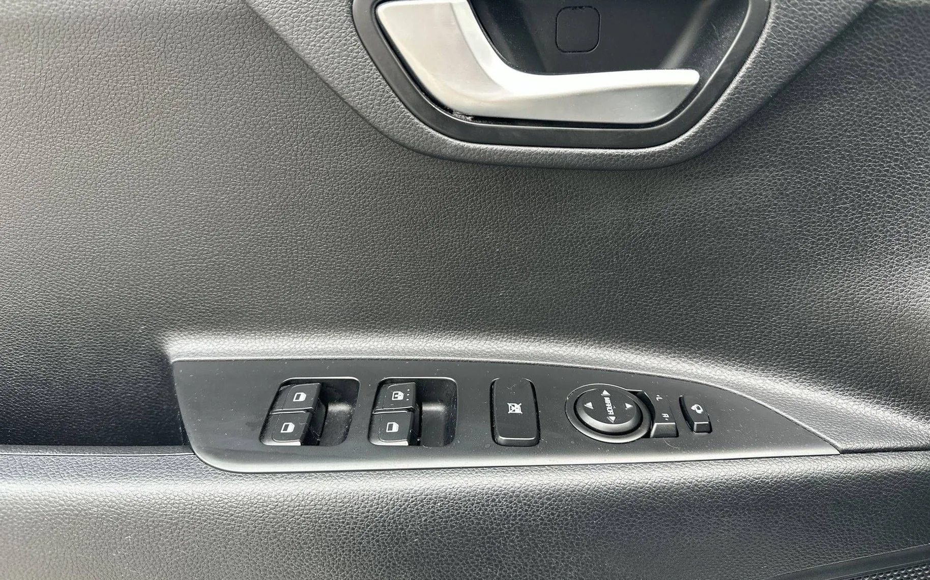 Notranja slika - KIA Stonic - 1.2 DPI LX Urban ISG - 13