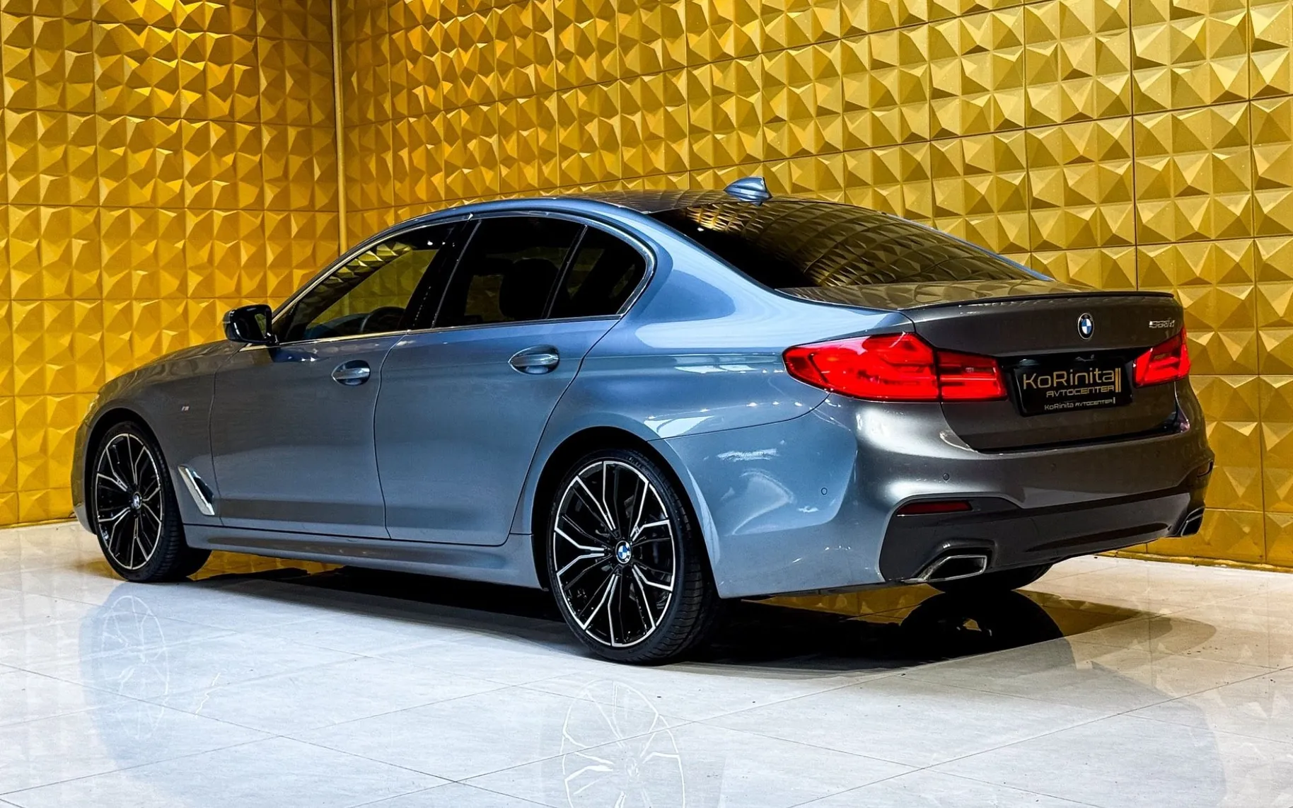 Notranja slika - BMW serija 5: - 520d AUT. M Sport-LED-VIRTUAL-GRETJE-KAMERA - 7