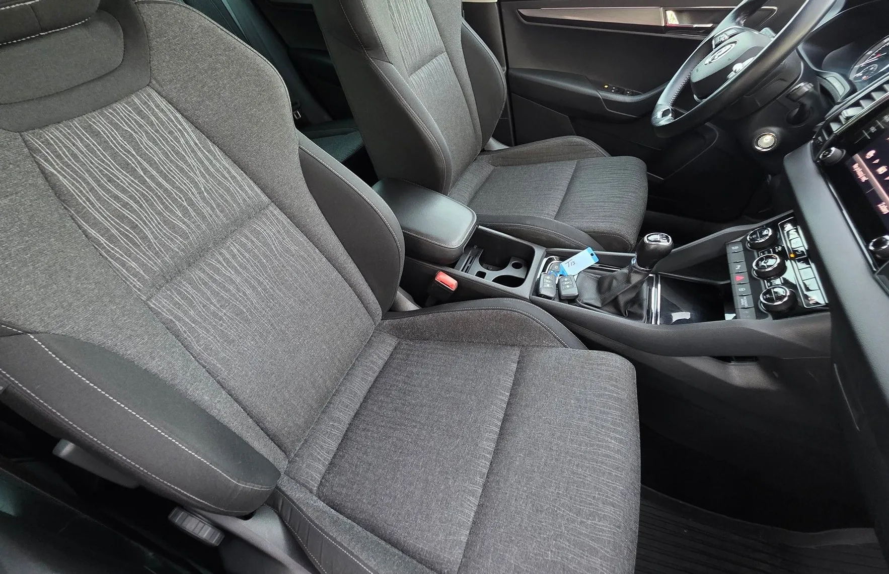 Zunanja slika - Škoda Karoq - 1.0 TSI SPORT LED-KAMERA-NAVI-GRETJE SŽ-1.LASTNIK - 13