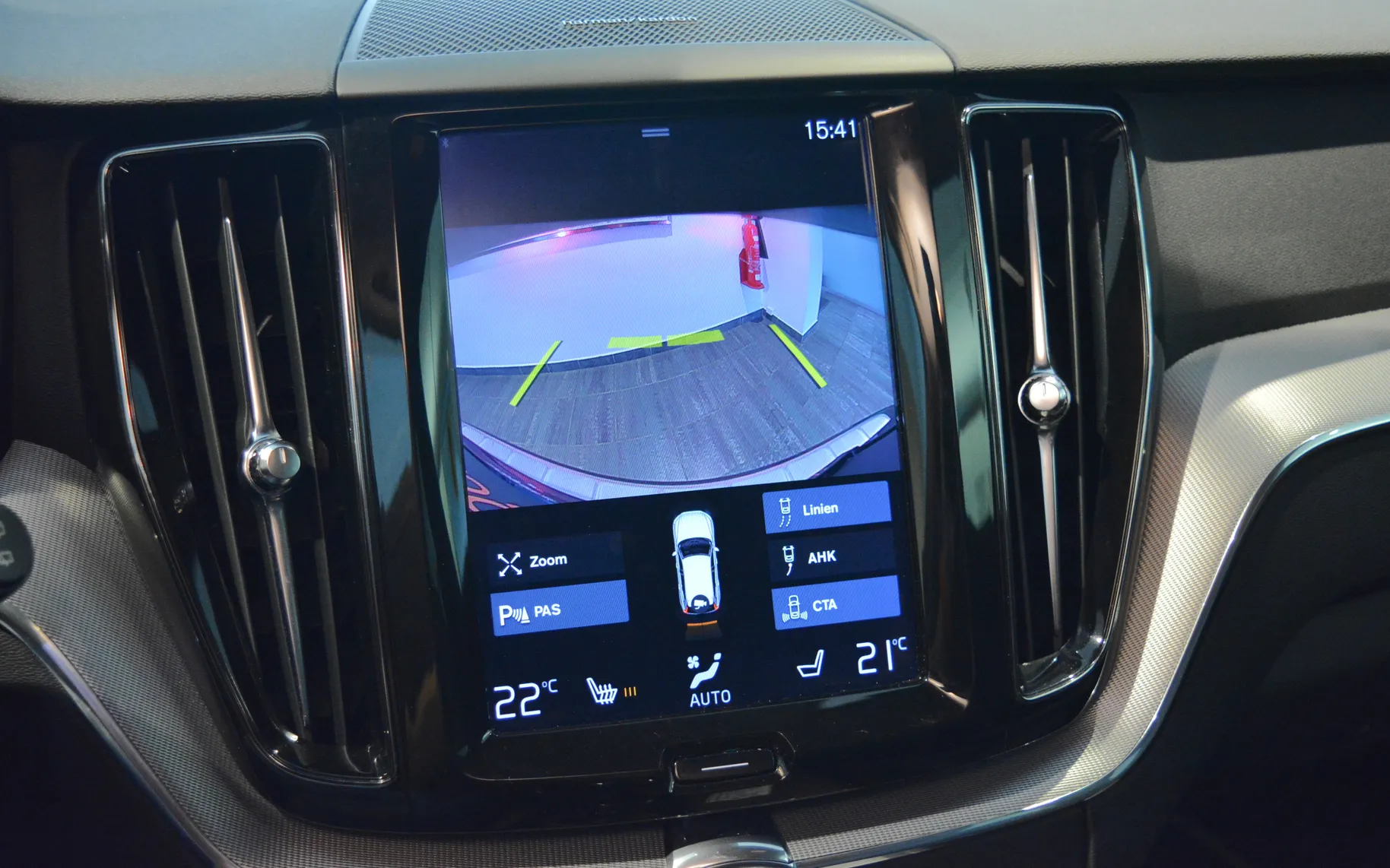 Zunanja slika - Volvo XC60 - D4 Avt. RDesign ACC-KLESS-KLJUKA-BLIS-HARMANKARDON - 12