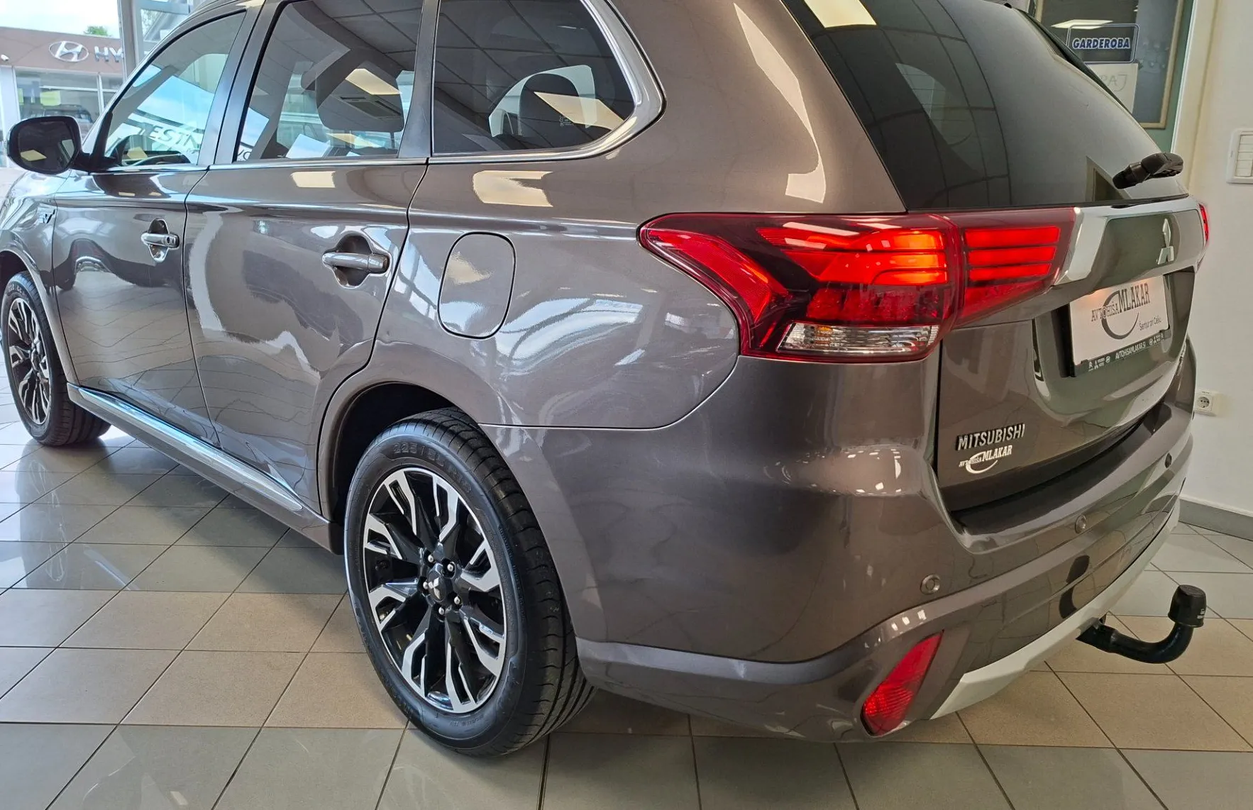 Zunanja slika - Mitsubishi Outlander - PHEV 4WD 2.0 Instyle Navi+ Avt.-SLO-ODLIČEN- - 3