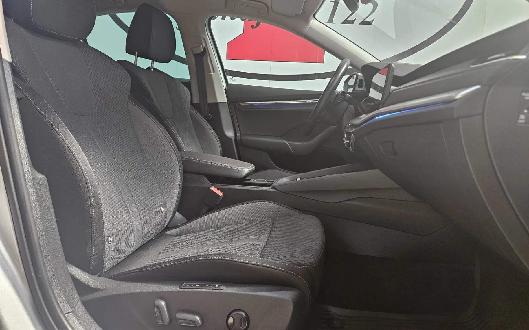 Notranja slika - Škoda Octavia - 2.0 TDI STYLE DSG... - 8