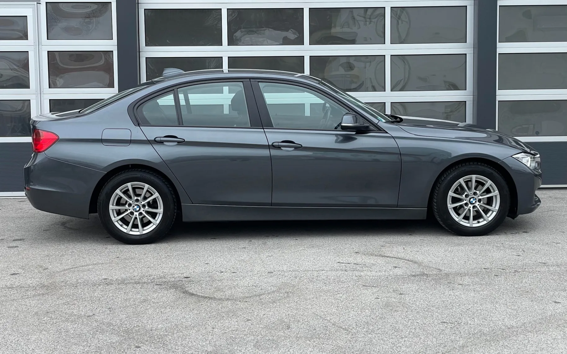 Zunanja slika - BMW Serija 3 - 318d - 5
