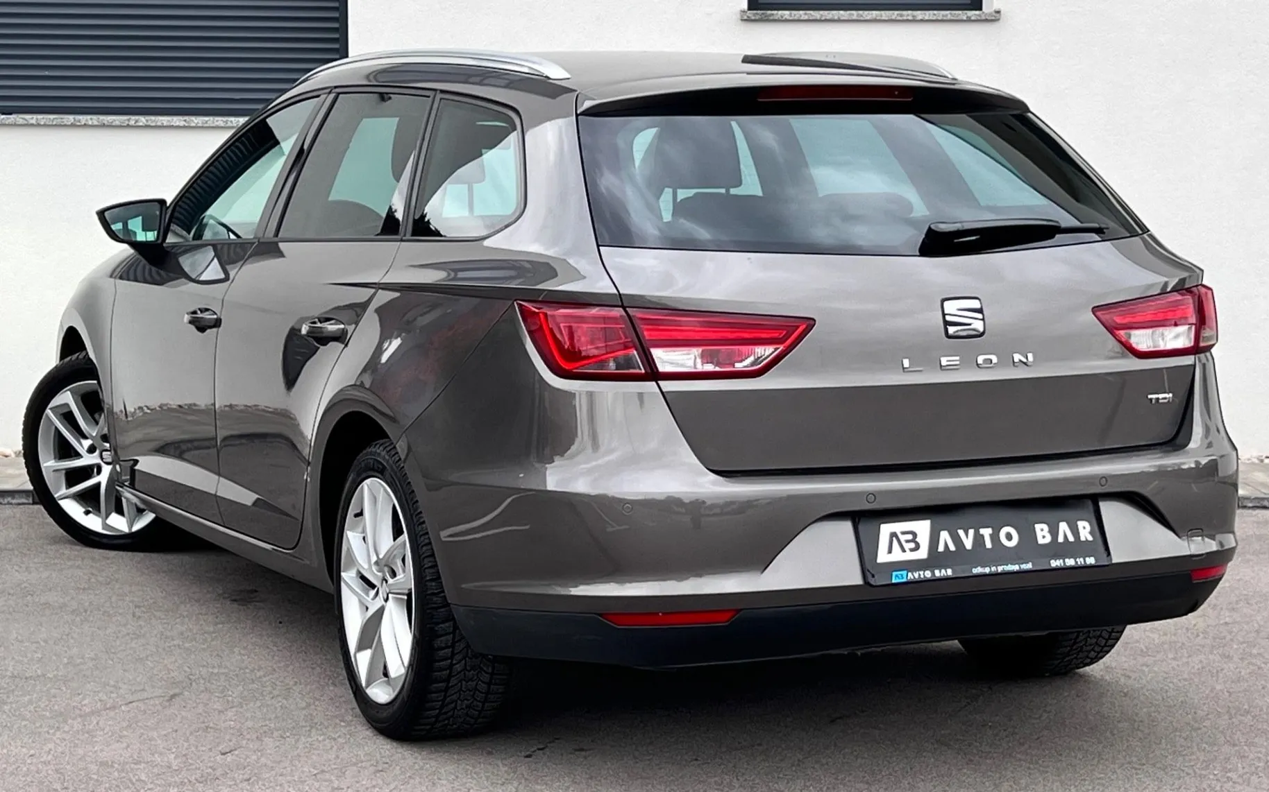 Notranja slika - Seat Leon - 1.6 TDI+SLO+ALU+NAVI+PDC+LED... - 9