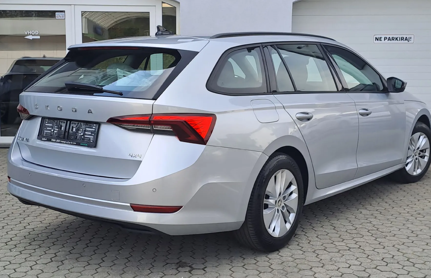 Zunanja slika - Škoda Octavia - Combi 2.0 TDI 4x4 Ambition DSG - 4
