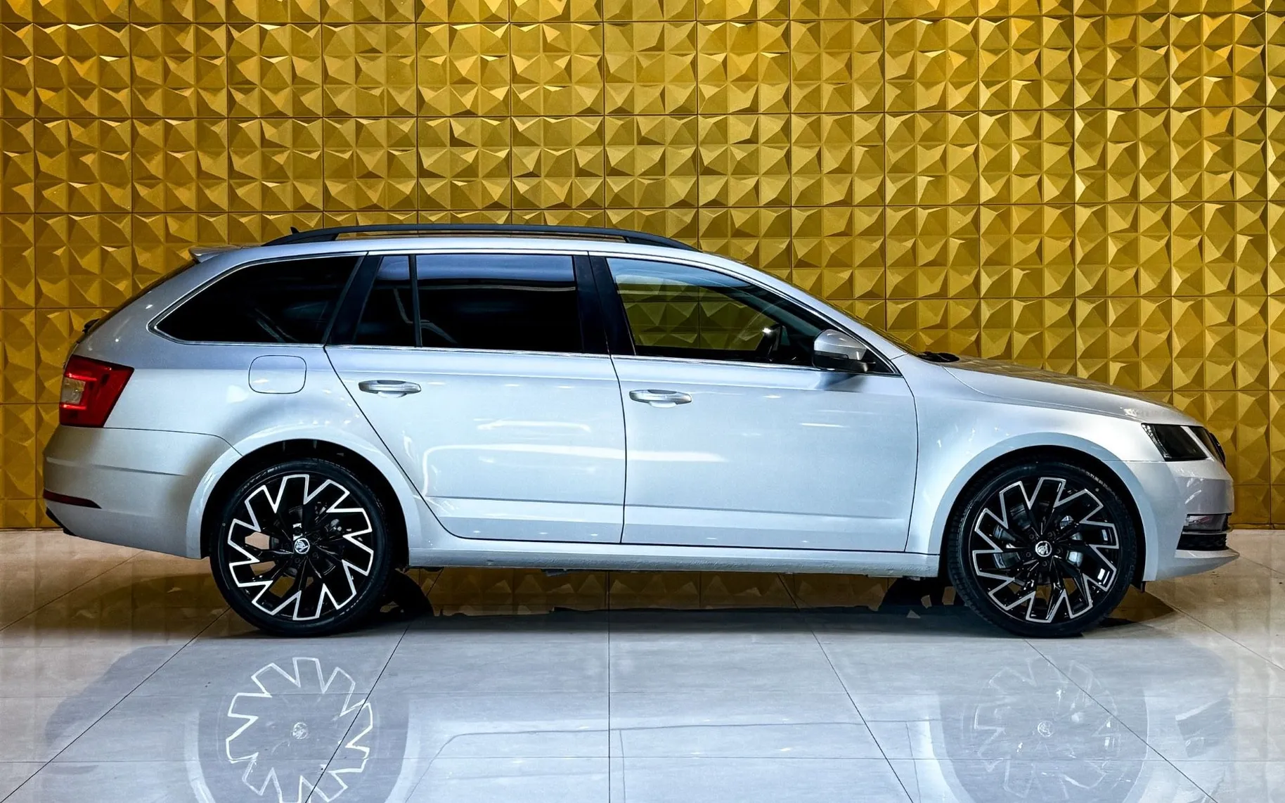 Notranja slika - Škoda Octavia - 2.0 TDI AUT. GRETJE-NAVI-TEMP-MULTIFUNKCIJA - 12