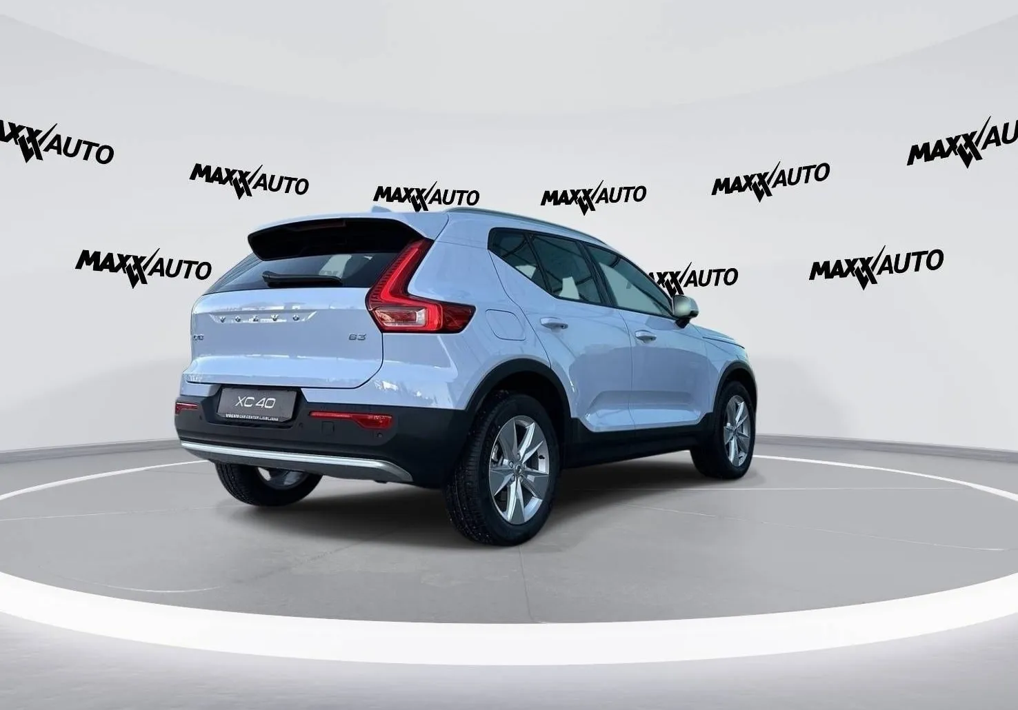 Zunanja slika - Volvo XC40 - B3 P Core AT DCT 3 leta garancije + 3 servisi... - 5