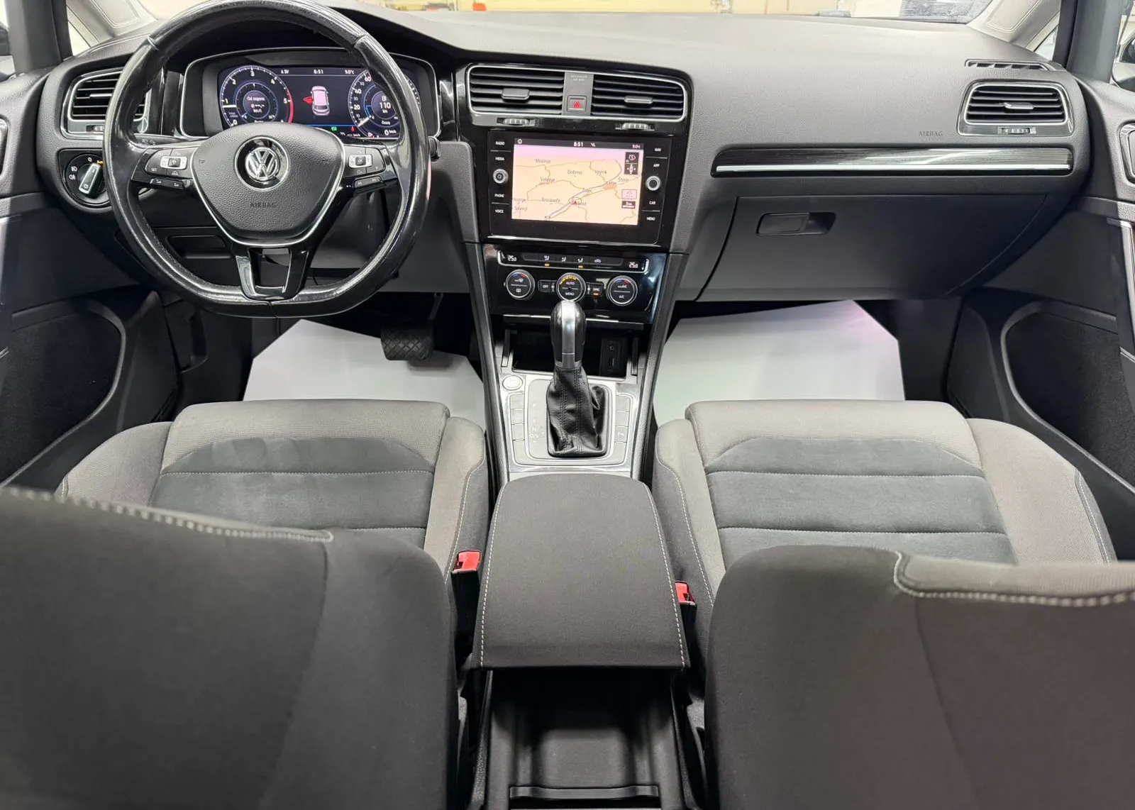 Zunanja slika - VW Golf - 2,0 TDI BMT 40 let DSG - 8