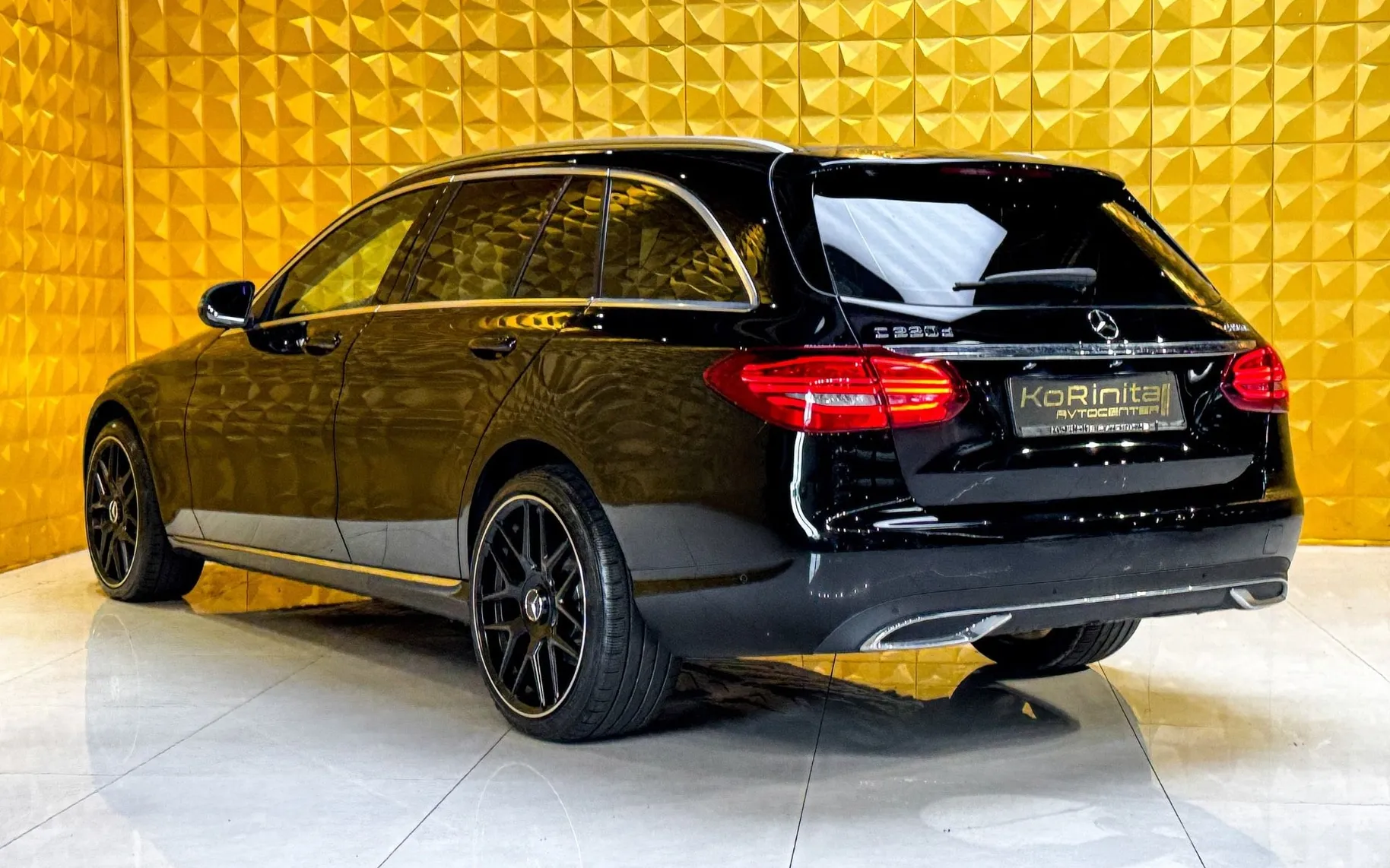 Notranja slika - Mercedes-Benz C-Razred - C220d AUT-LCI-4MATIC-KAMERA-KLJUKA-GRETJE-NAVI - 9