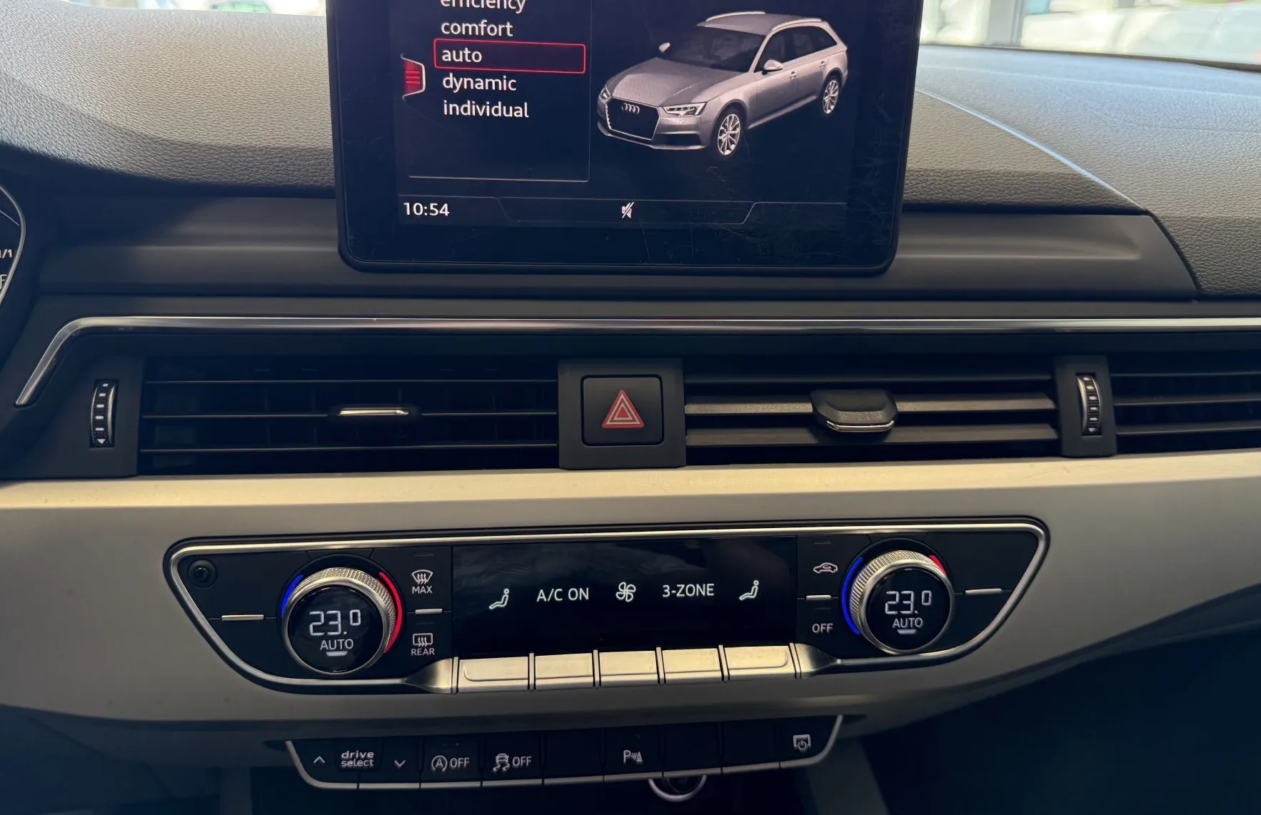 Zunanja slika - Audi A4 - Avant 2.0 TDI ultra Sport S tronic 140 KW - 11