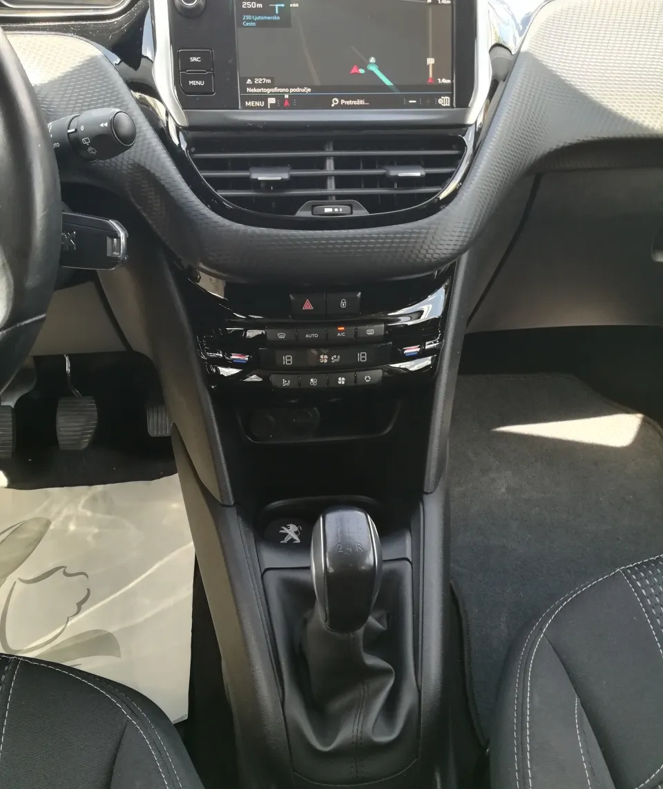Zunanja slika - Peugeot 208 - 1,2 PureTech 83 S&S Allure - 10