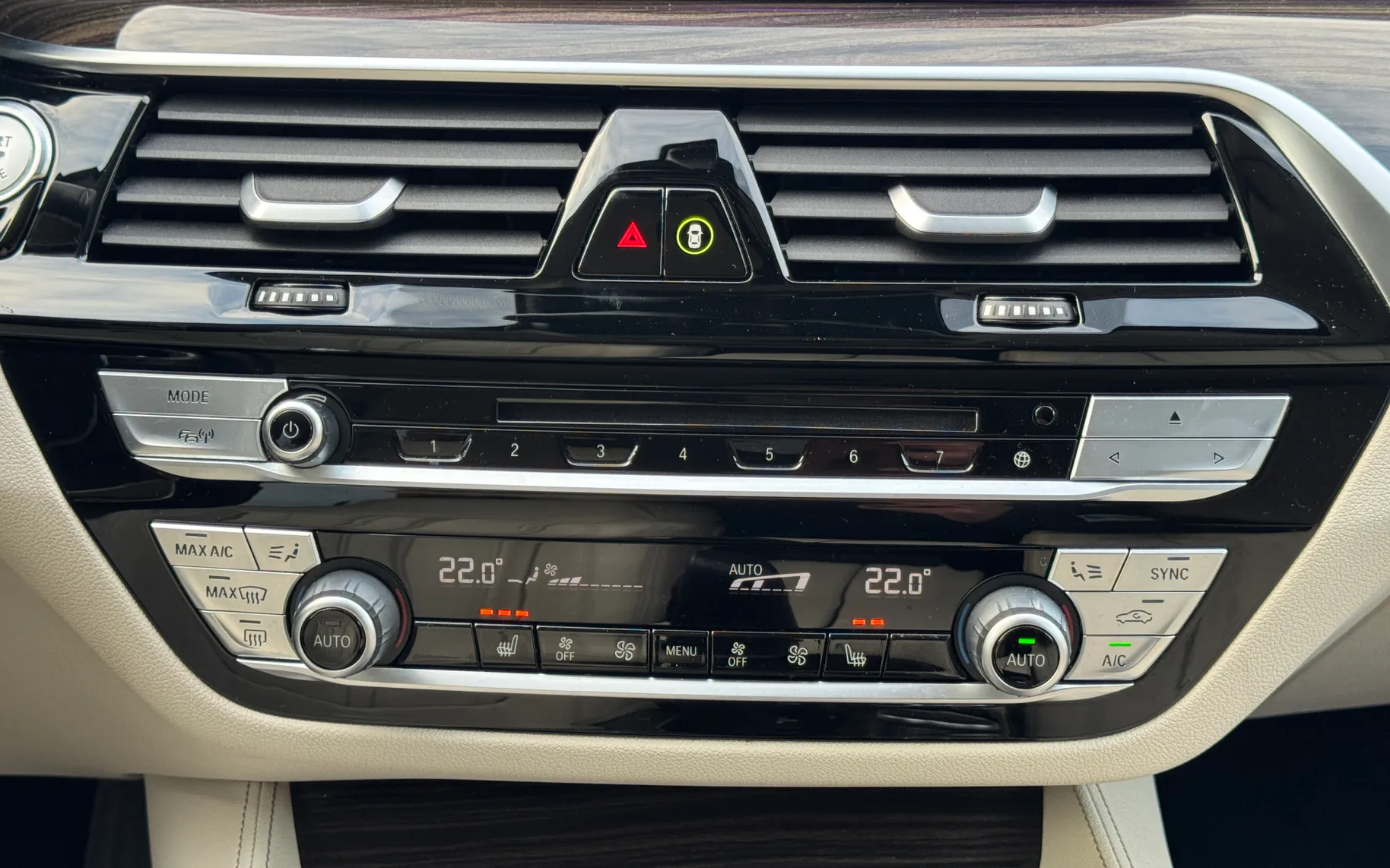 Notranja slika - BMW Serija 5 - 520d xDrive Touring Avt. - 8