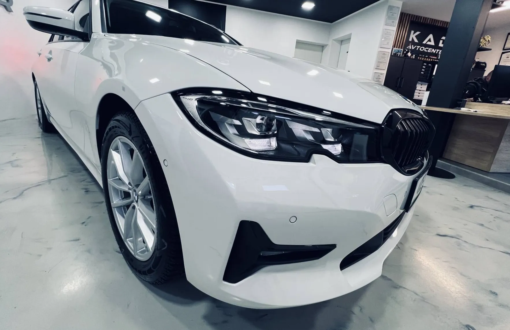 Zunanja slika - BMW Serija 3 - Touring: 318d LED-NAVI-KAMERA-ACC - 2