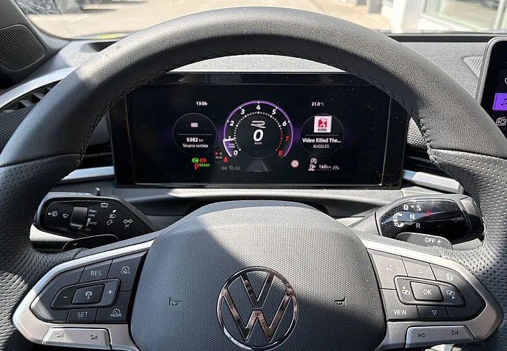 Zunanja slika - Volkswagen T-Roc - 1.5 eTSI R-Line DSG - 7