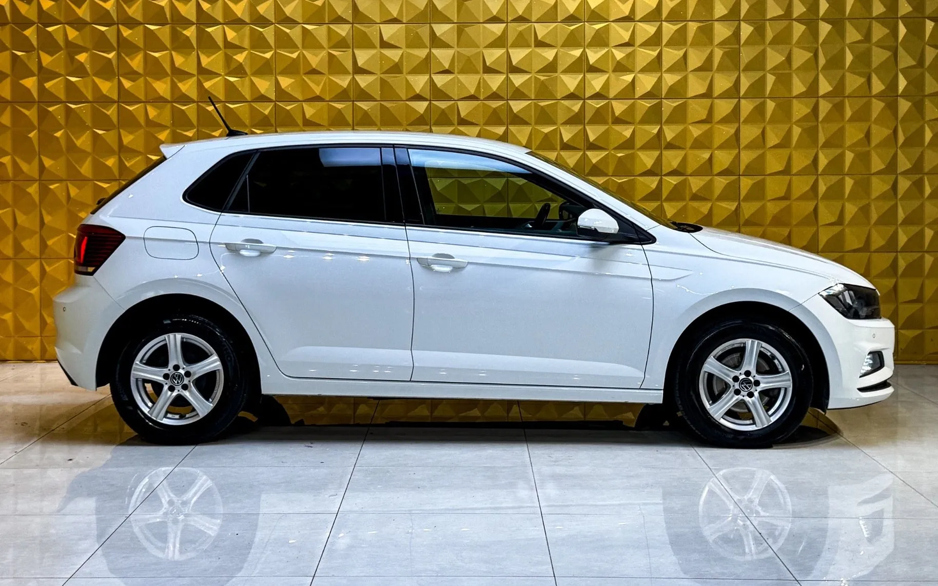 Notranja slika - Volkswagen Polo - 1.6 TDI GRETJE-VIRTUAL-PDC-RADAR TEMP - 12