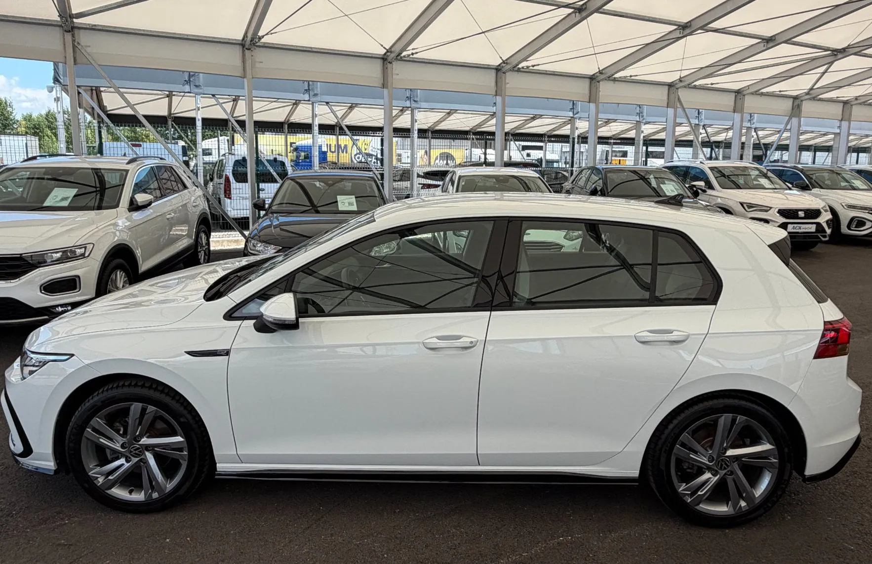 Zunanja slika - Volkswagen Golf - R-Line 1.5 eTSI R-Line DSG - 3