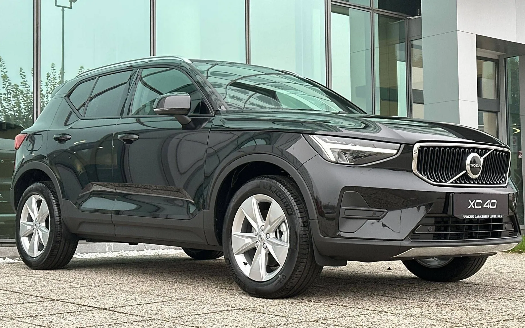 Zunanja slika - Volvo XC40 - B3 P Core AT DCT 3 leta garancije + 3 servisi - 3