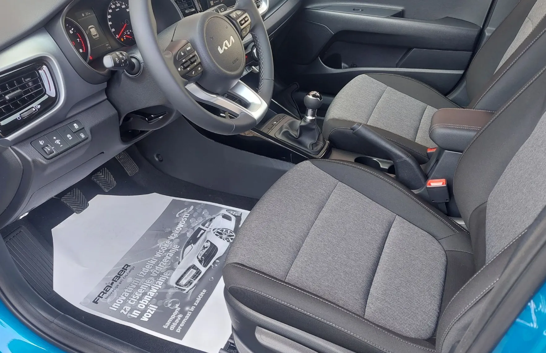 Zunanja slika - KIA Stonic - 1.2 DPI 62 kW  84 KM  LX Urban M T - VEČ BARV - 4