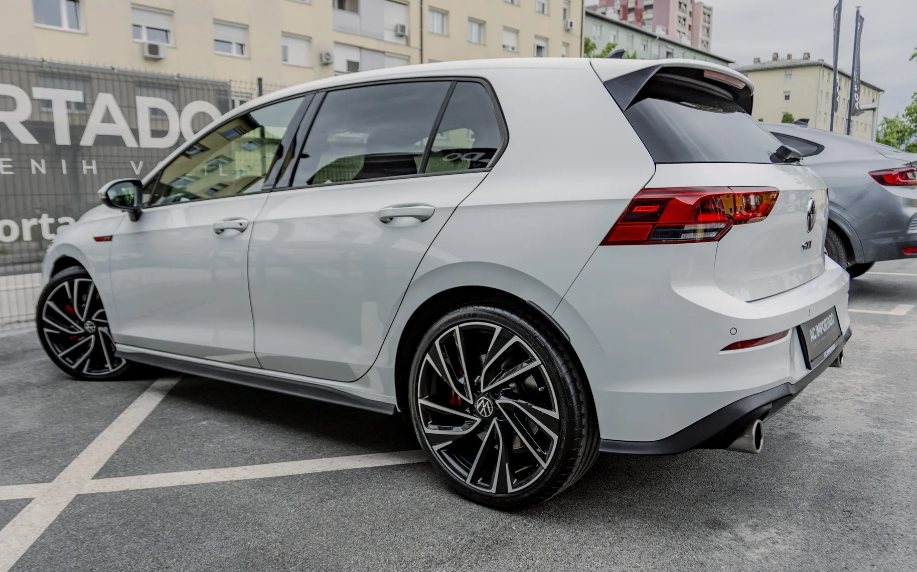 Zunanja slika - Volkswagen Golf - 2.0 TSI GTI-LED-ACC-H-K-HLAJ-MEM-KAM-19C - 6
