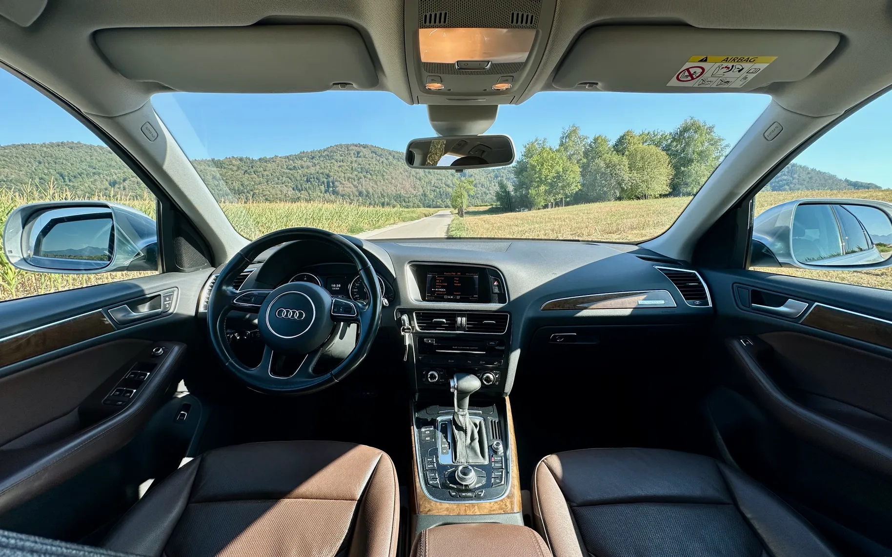Notranja slika - Audi Q5 - quattro 2,0 TDI clean diesel Business Plus S-tronic - 6