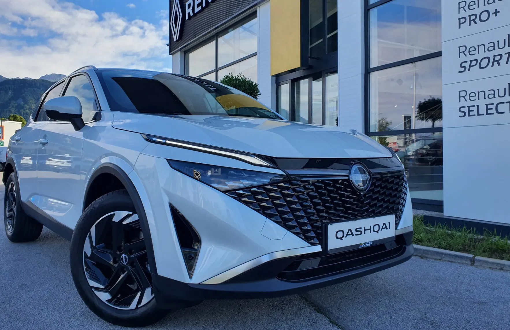 Zunanja slika - Nissan Qashqai - 1.3 DIG-T MHEV N-Connecta X-Tronic - 1
