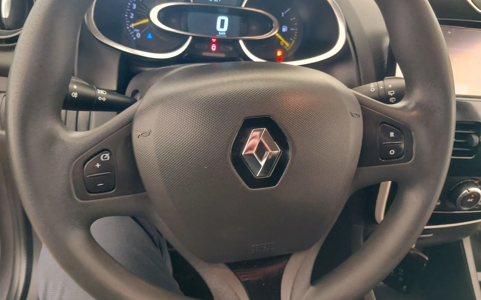 Notranja slika - Renault Clio - Grandtour 1.2 16V SAMO 75000 KM-ODLIČEN - 11