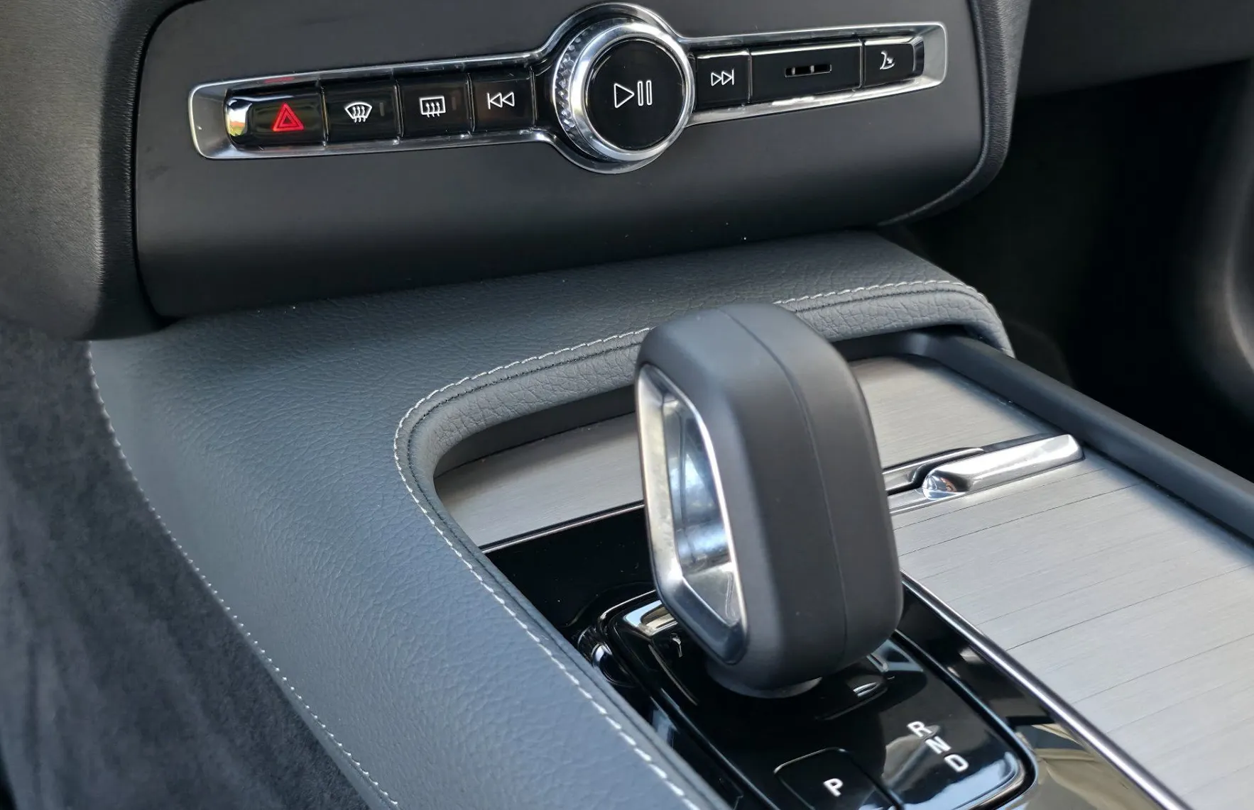 Zunanja slika - Volvo XC90 - B5D AWD Momentum Pro FULLED•ACC•BLIS•KEYLES•KAMERA - 12