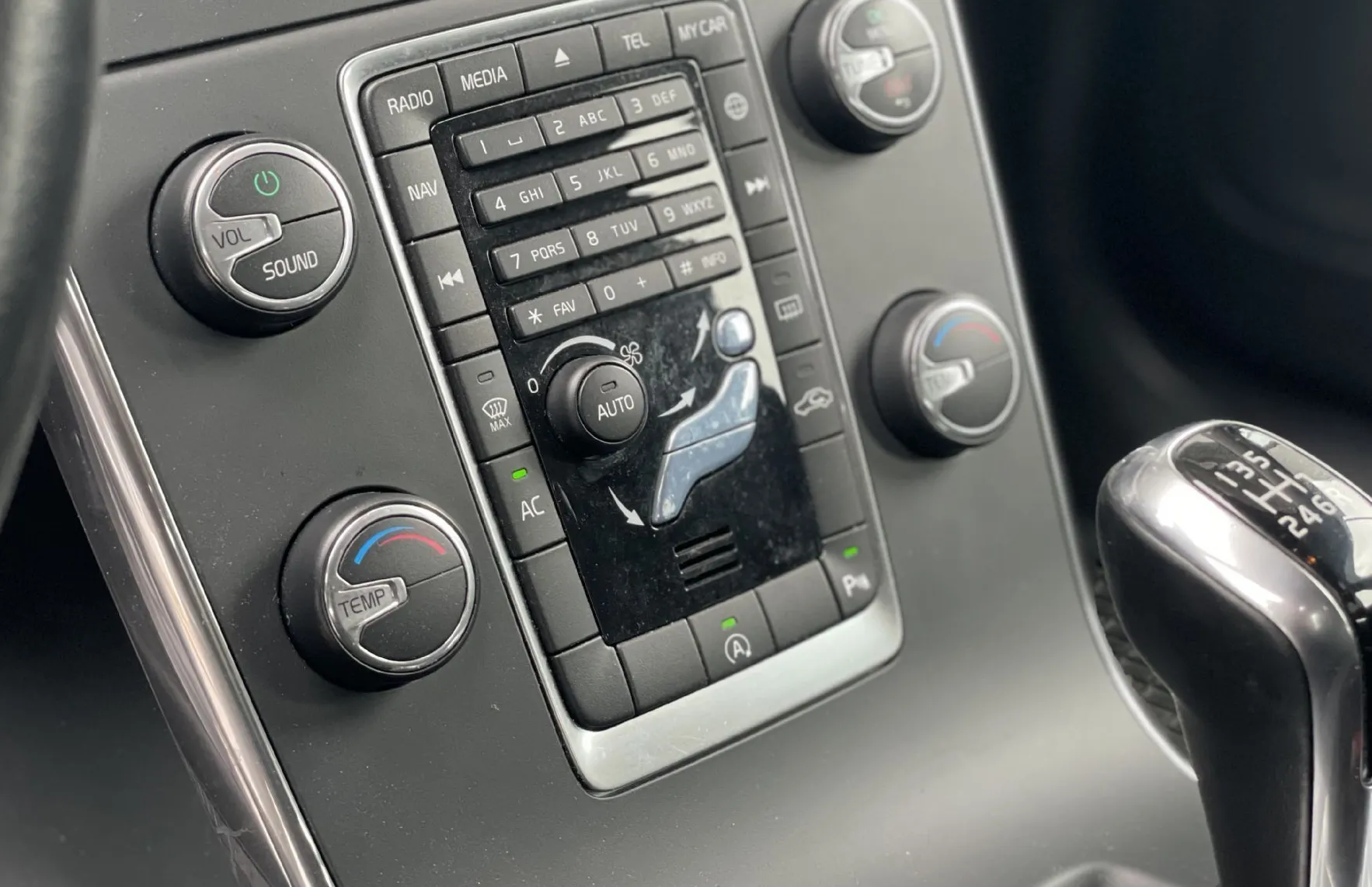 Zunanja slika - Volvo V60 - TEMPOMAT-VELIKI SERVIS-MULTIFUNKCIJA-AVT.KLIMA - 9